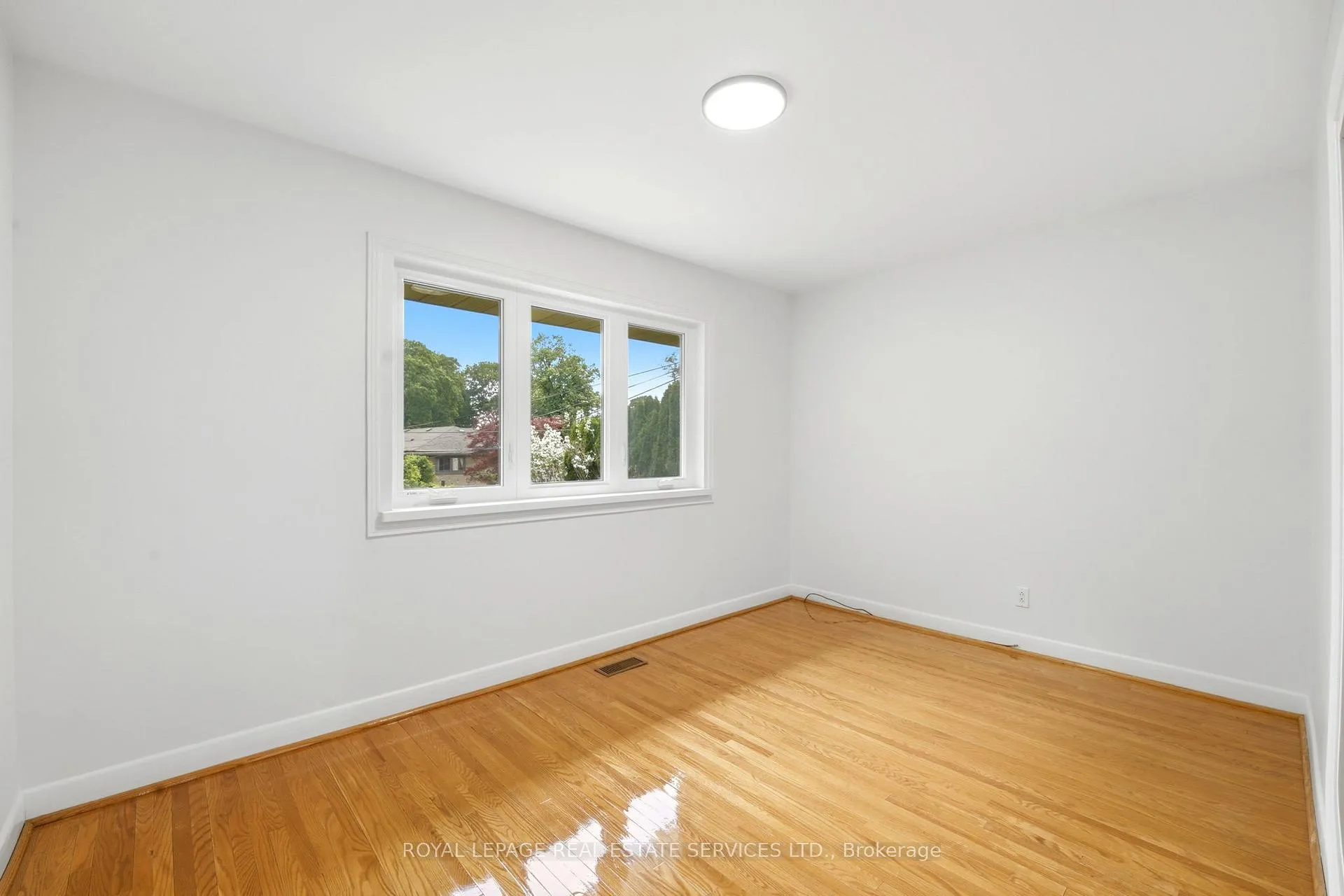 Photo 24 of 45 Poynter Drive, Etobicoke, Kingsview Village-The Westway — HOMEH