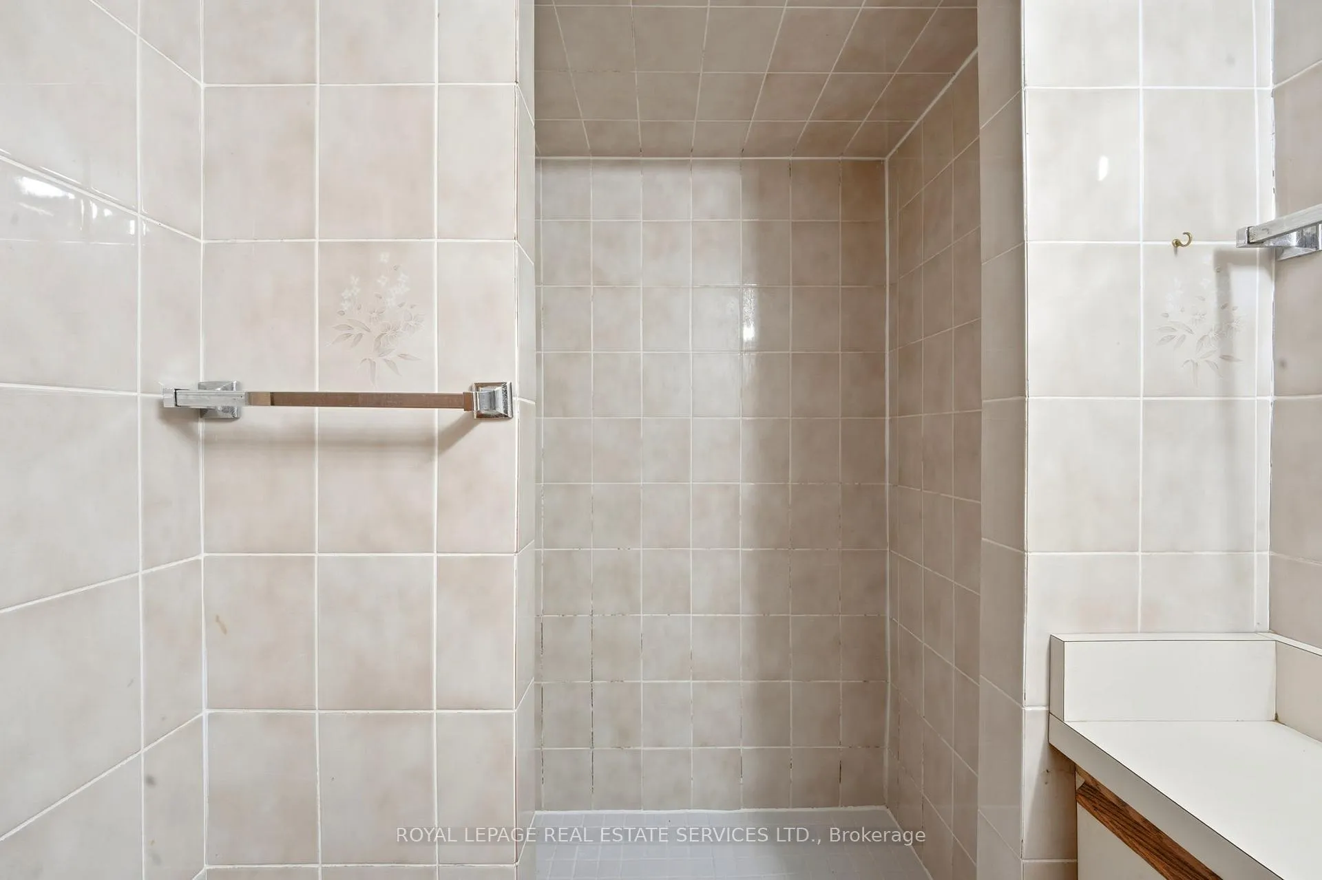 Photo 29 of 45 Poynter Drive, Etobicoke, Kingsview Village-The Westway — HOMEH