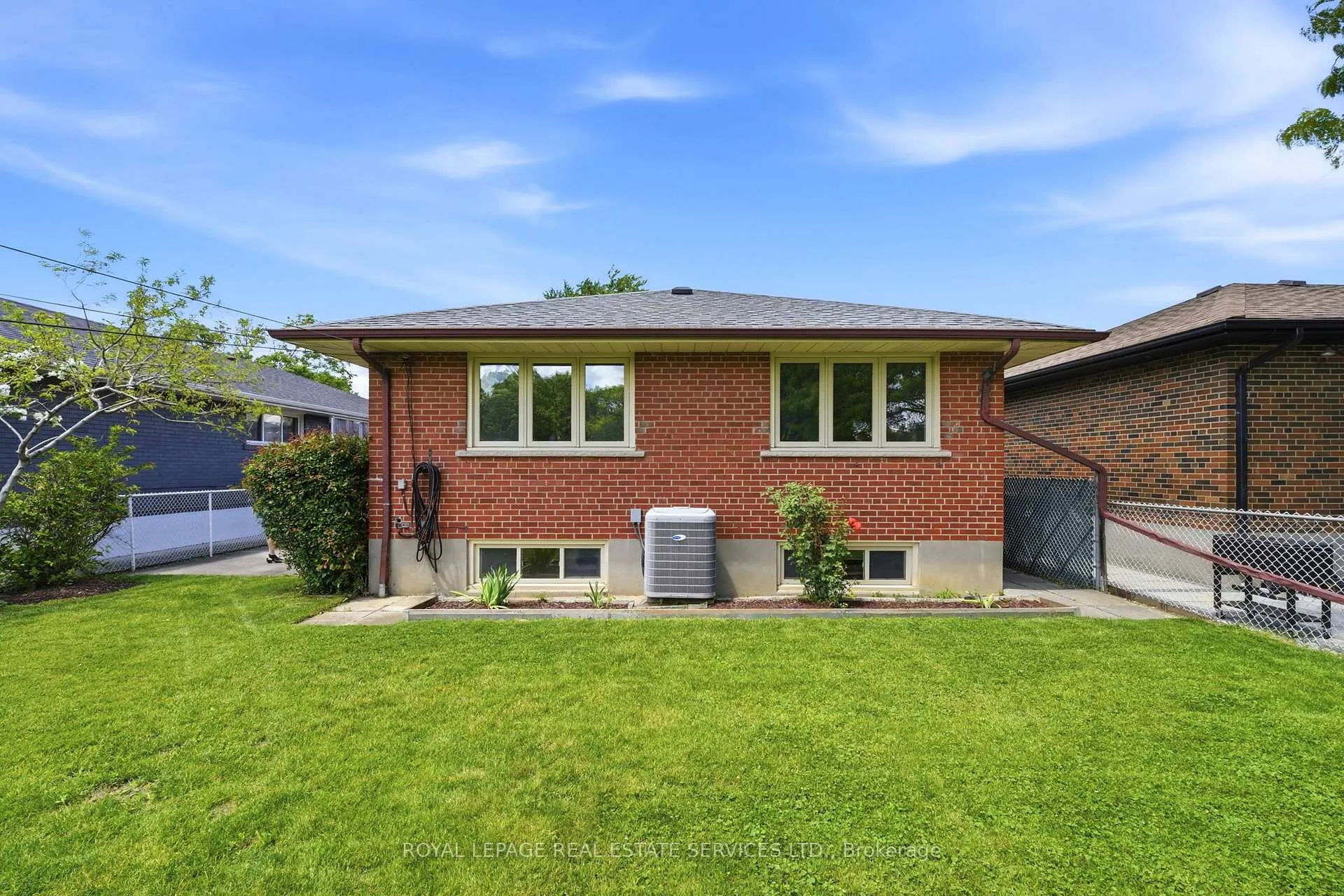 Photo 33 of 45 Poynter Drive, Etobicoke, Kingsview Village-The Westway — HOMEH