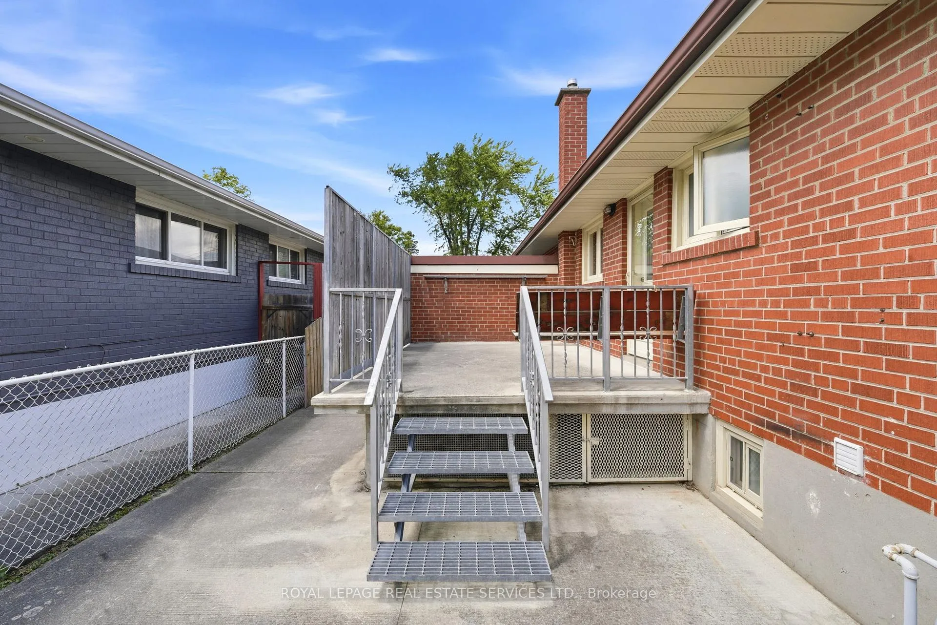 Photo 34 of 45 Poynter Drive, Etobicoke, Kingsview Village-The Westway — HOMEH