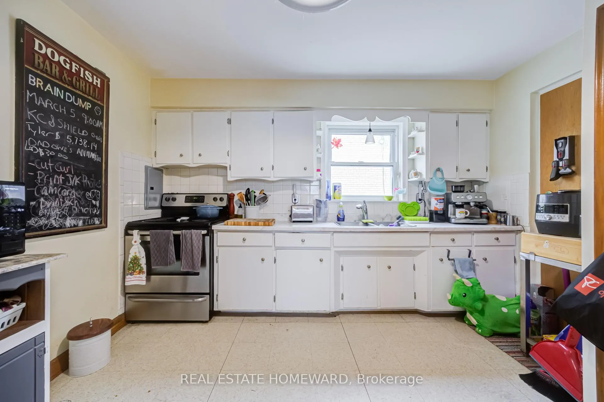 Photo 4 of 170 Wheeler Avenue, Toronto, The Beaches — HOMEH