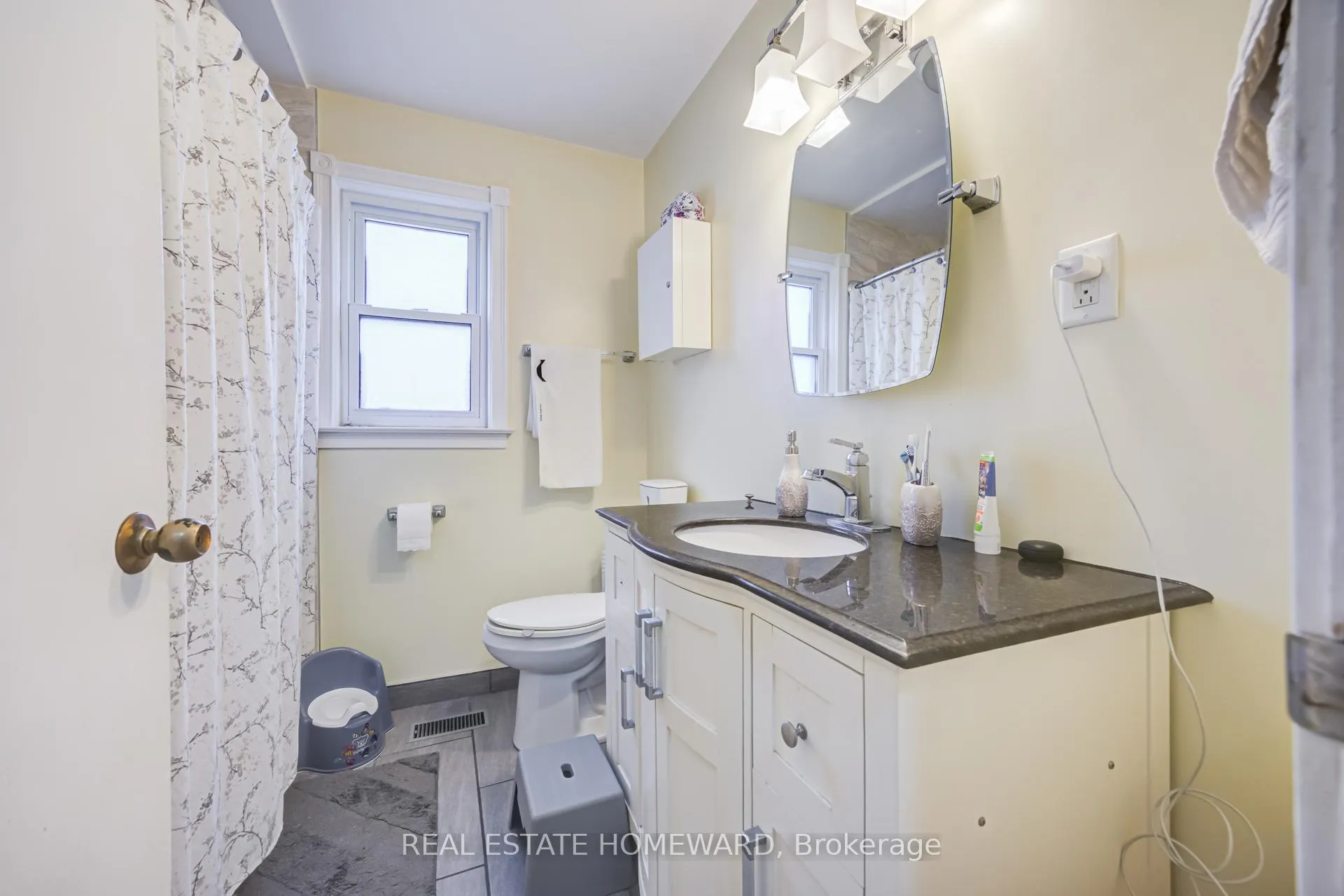 Photo 7 of 170 Wheeler Avenue, Toronto, The Beaches — HOMEH