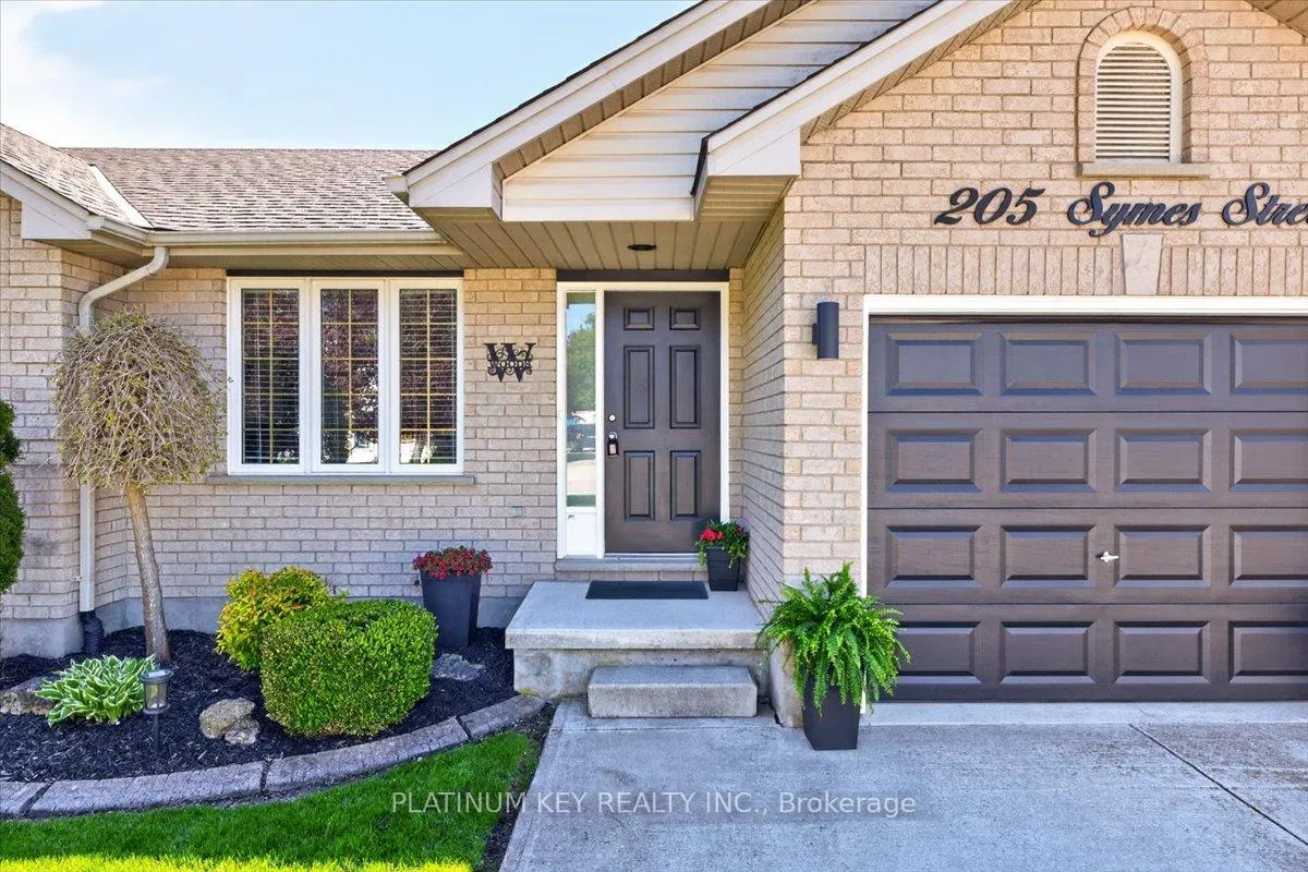 Photo 3 of 205 Symes Street, Southwest Middlesex, Glencoe — HOMEH