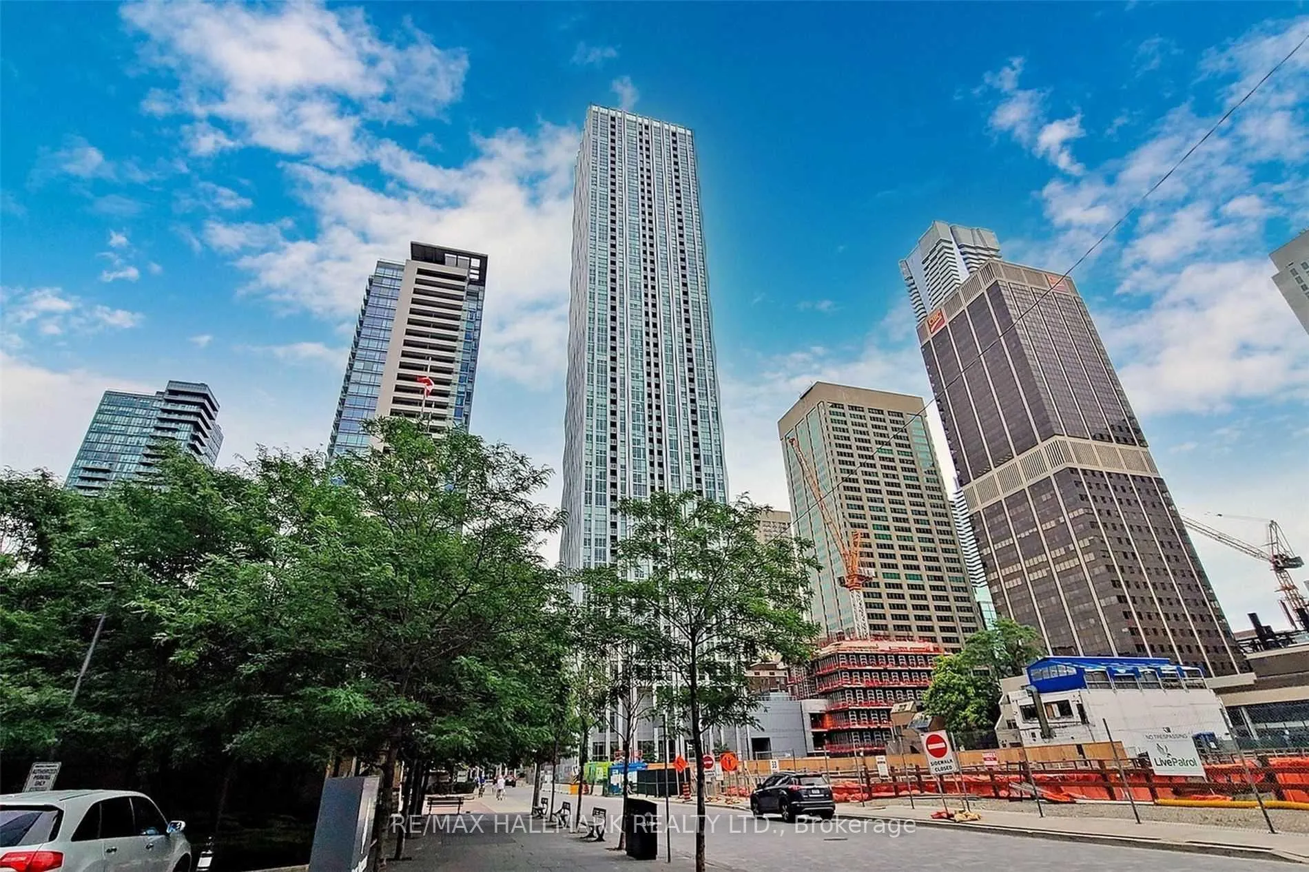 Front of Unit 2411, 1 Yorkville Avenue