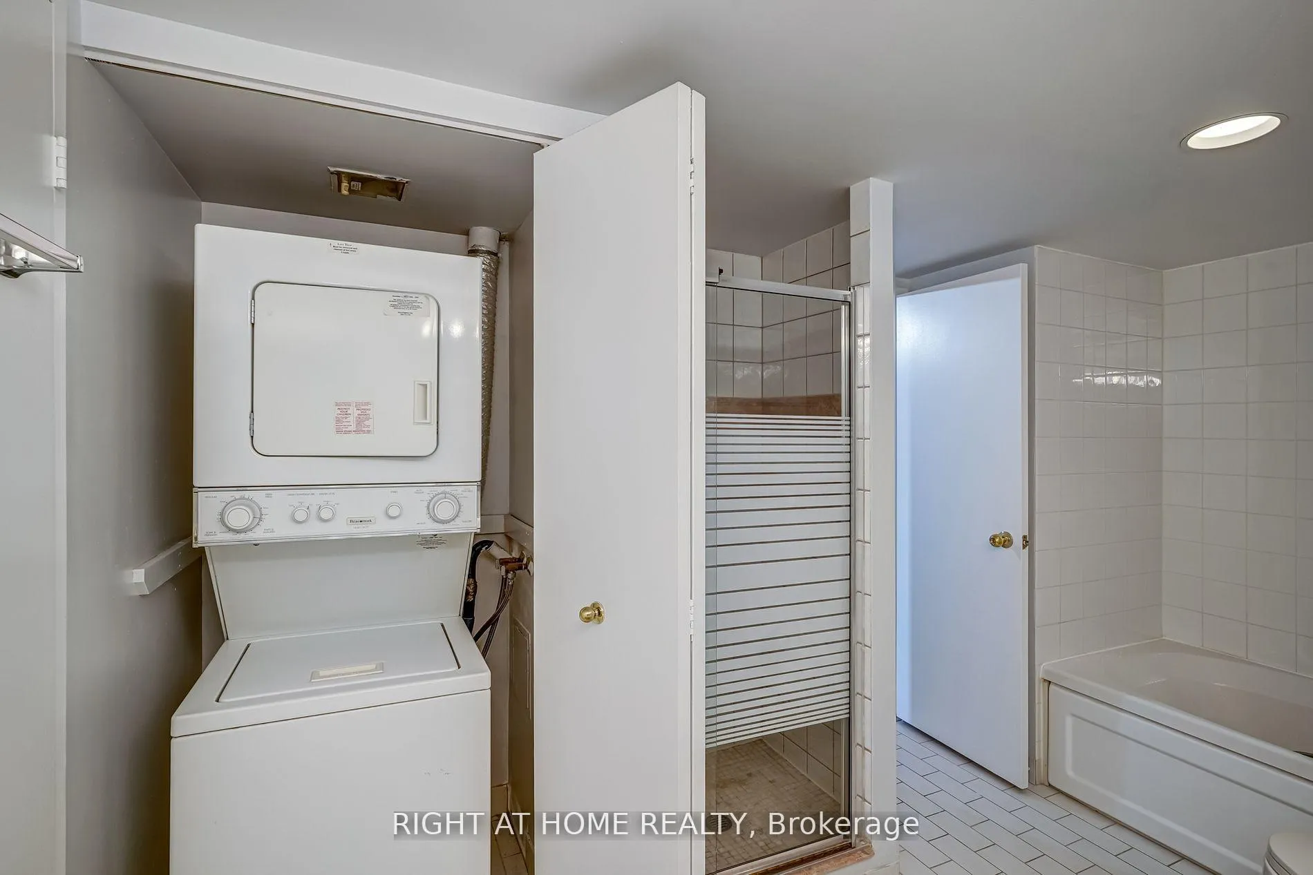 Photo 2 of Unit 2702, 44 St Joseph Street, Toronto, Bay Street Corridor — HOMEH