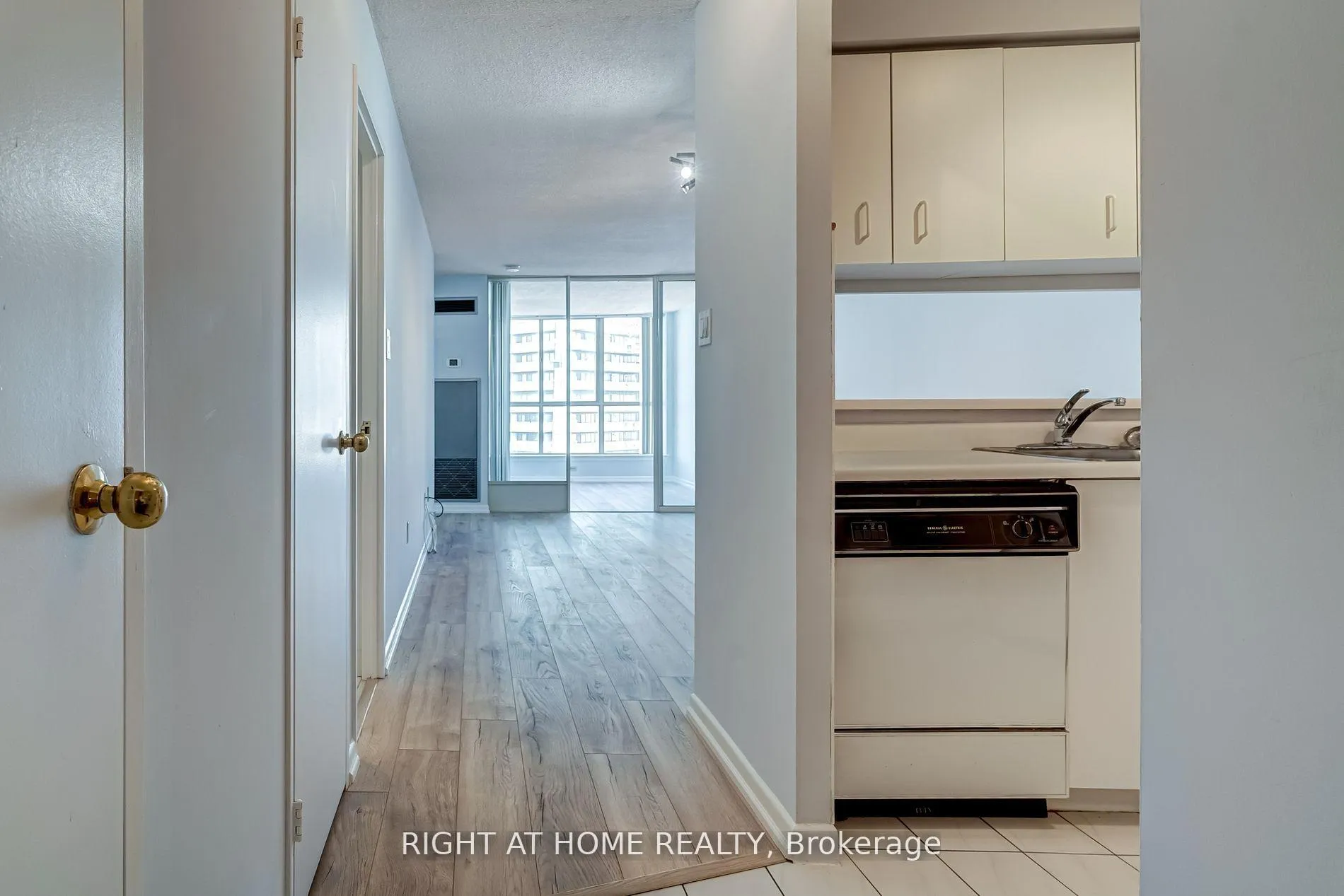 Photo 3 of Unit 2702, 44 St Joseph Street, Toronto, Bay Street Corridor — HOMEH