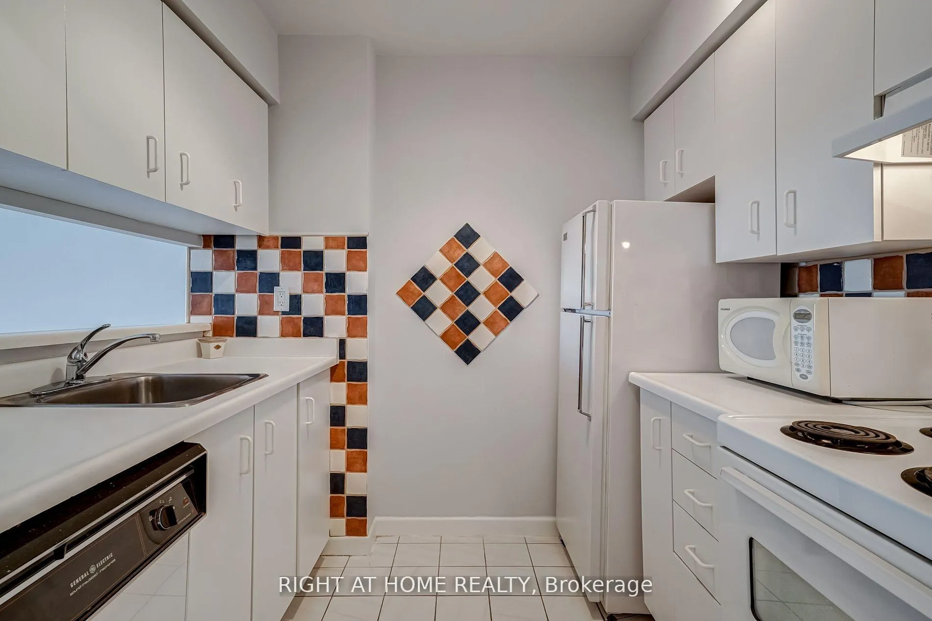 Photo 4 of Unit 2702, 44 St Joseph Street, Toronto, Bay Street Corridor — HOMEH