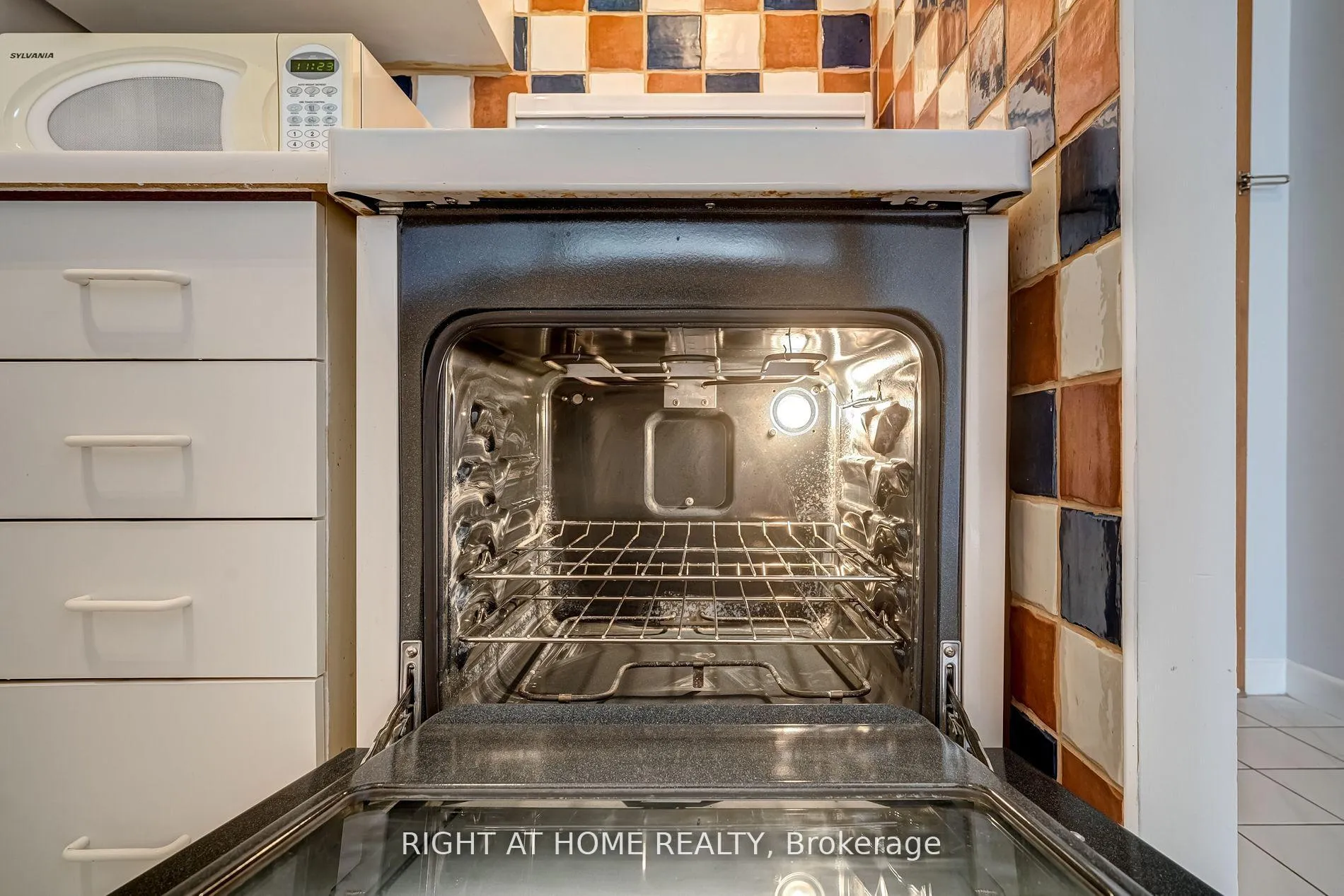 Photo 7 of Unit 2702, 44 St Joseph Street, Toronto, Bay Street Corridor — HOMEH