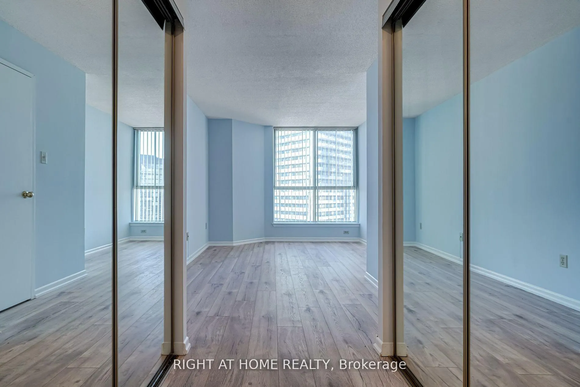 Photo 9 of Unit 2702, 44 St Joseph Street, Toronto, Bay Street Corridor — HOMEH