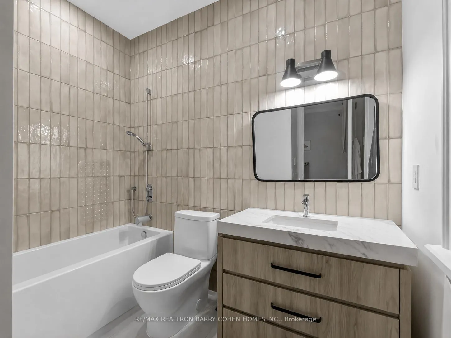 Photo 35 of 201 Hillhurst Boulevard, Toronto, Bedford Park-Nortown — HOMEH