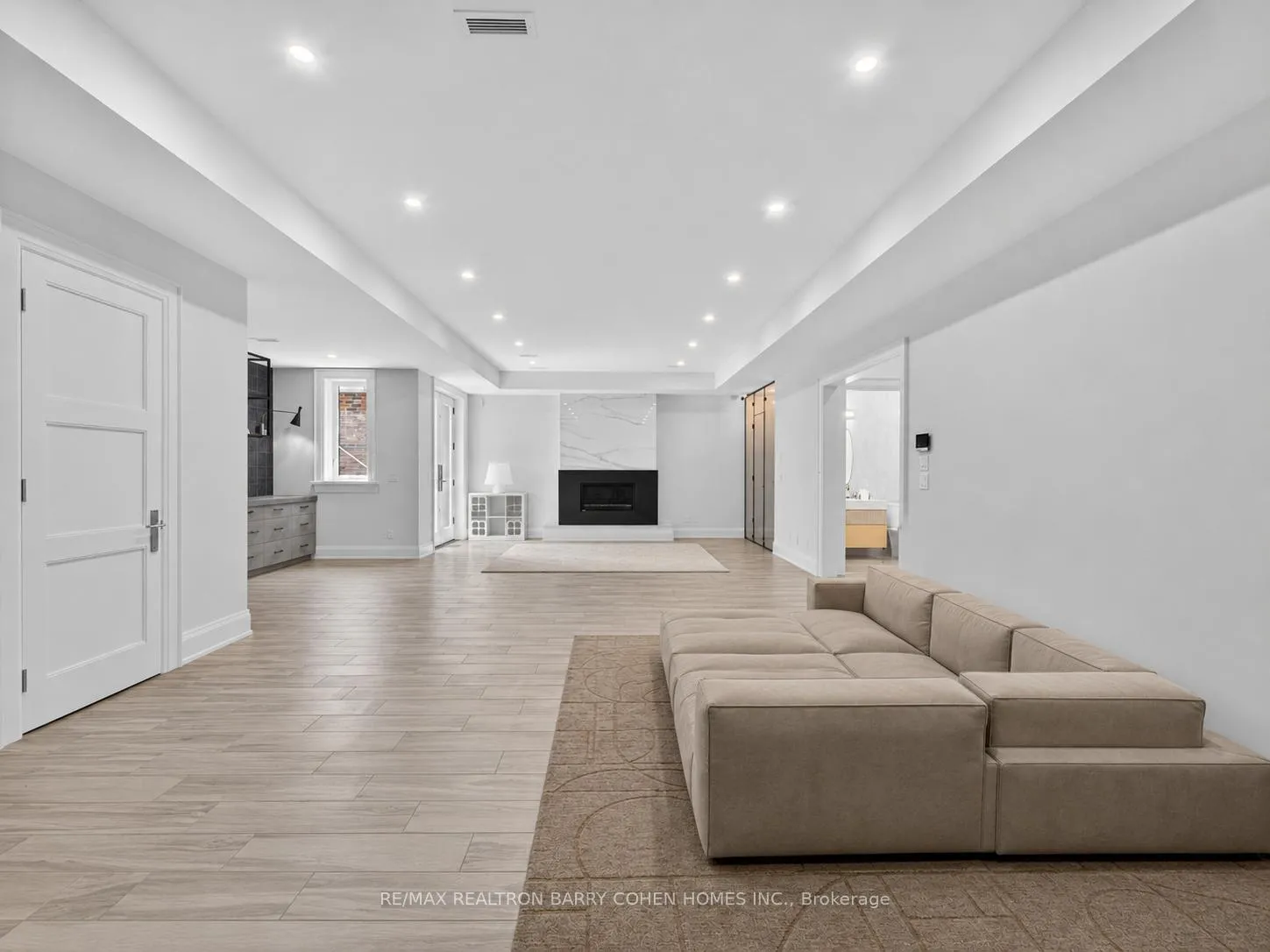 Photo 37 of 201 Hillhurst Boulevard, Toronto, Bedford Park-Nortown — HOMEH