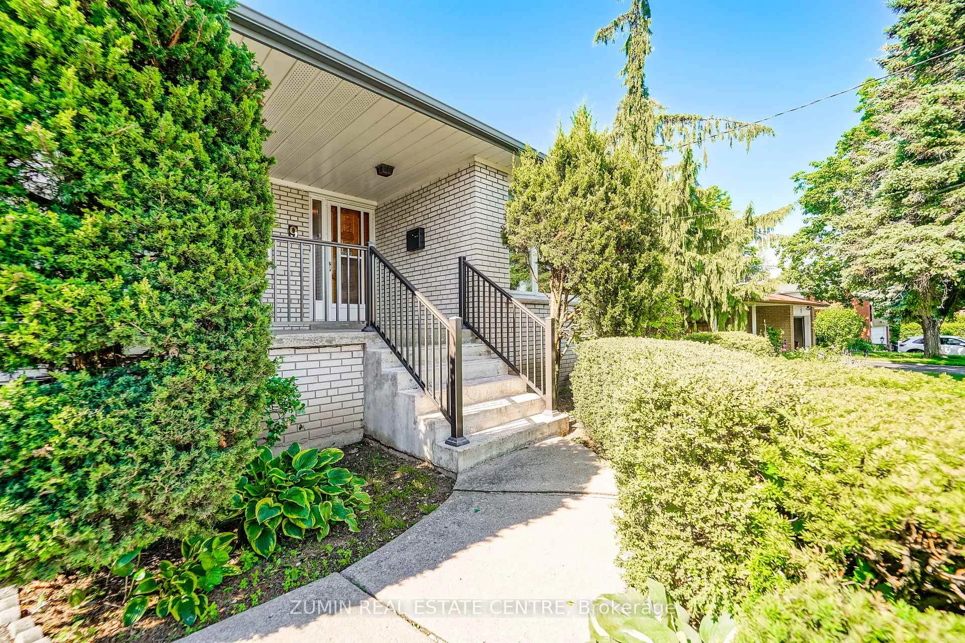 Photo 4 of 9 Oldborough Circle, North York, Don Valley Village — HOMEH