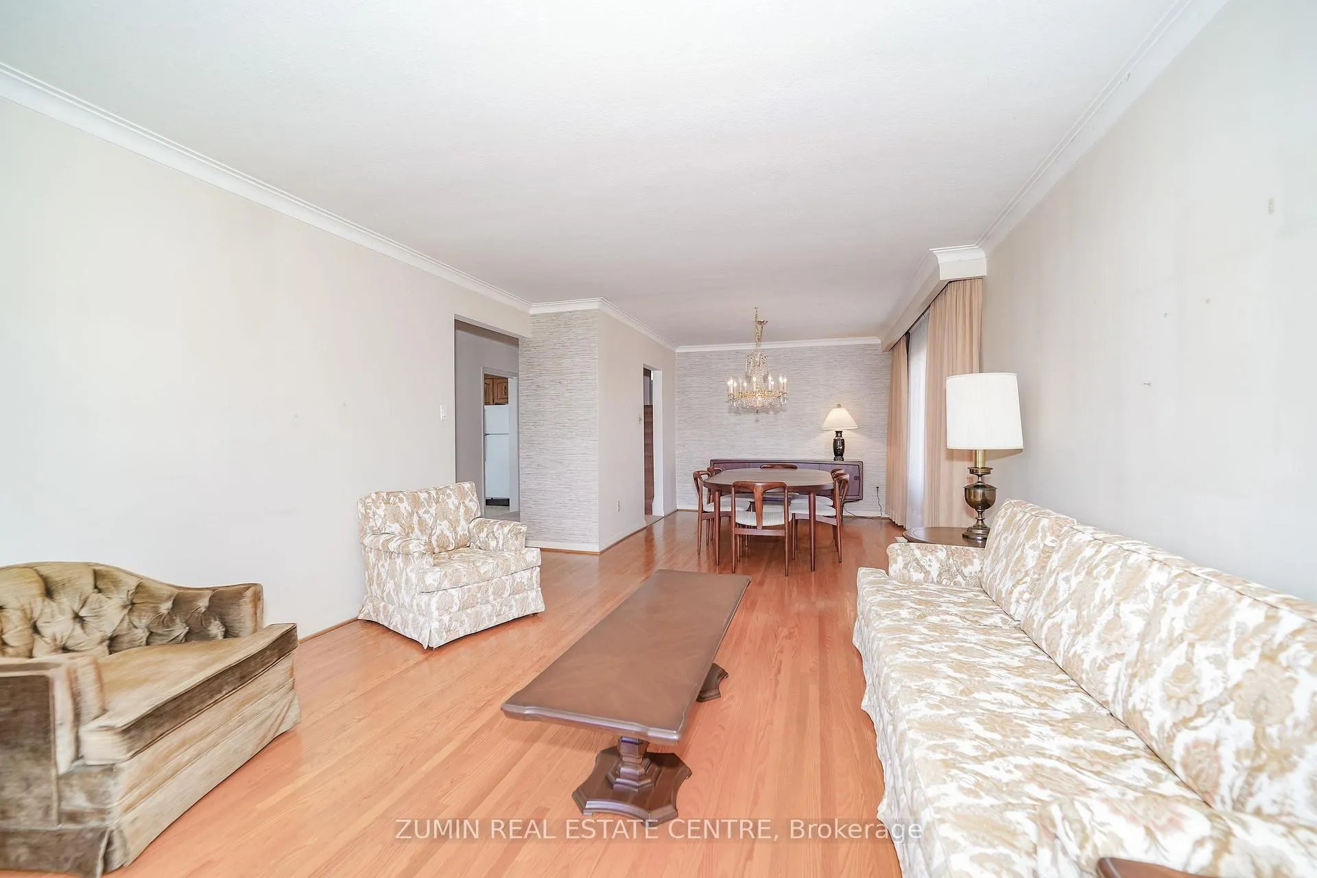 Photo 8 of 9 Oldborough Circle, North York, Don Valley Village — HOMEH