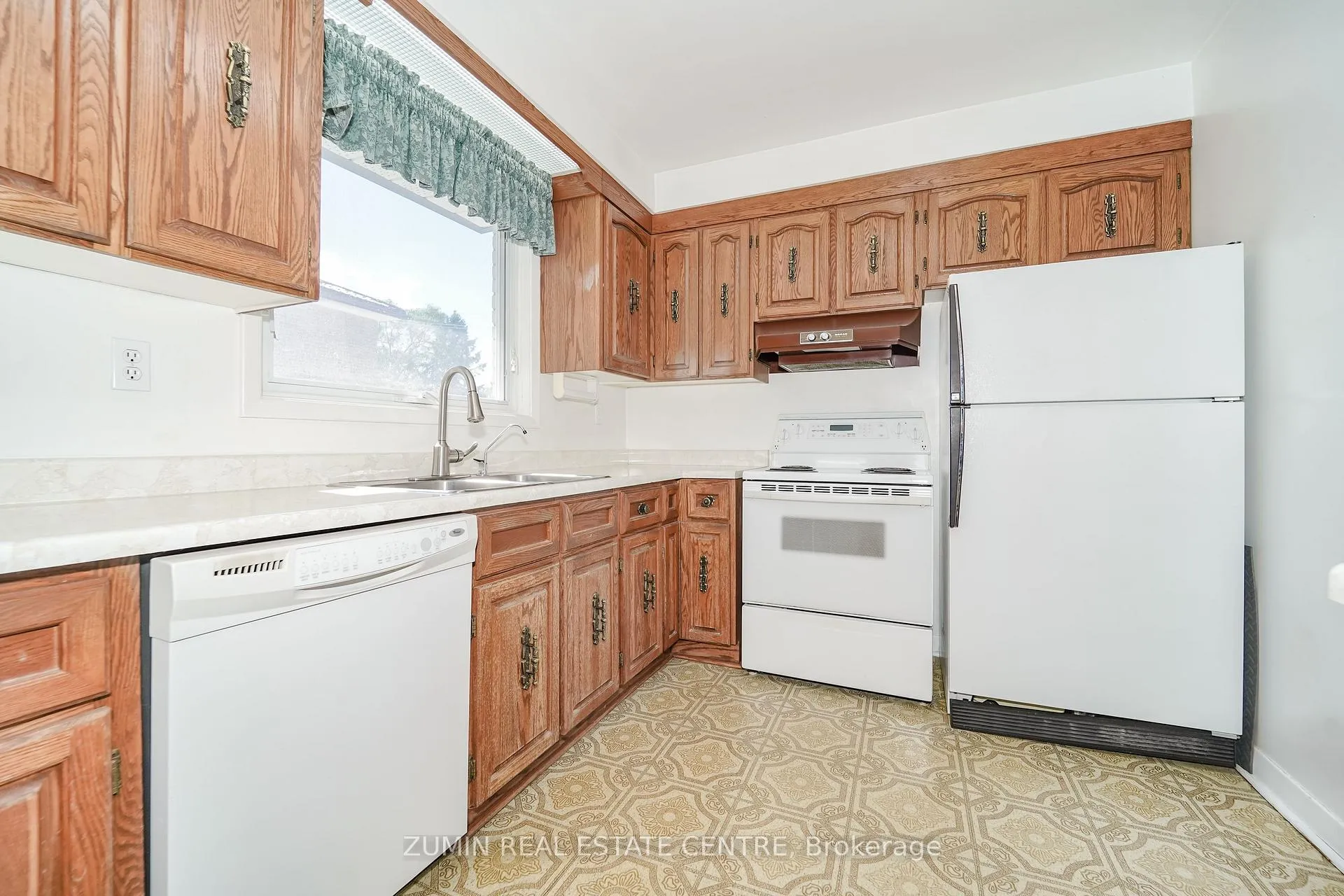 Photo 13 of 9 Oldborough Circle, North York, Don Valley Village — HOMEH