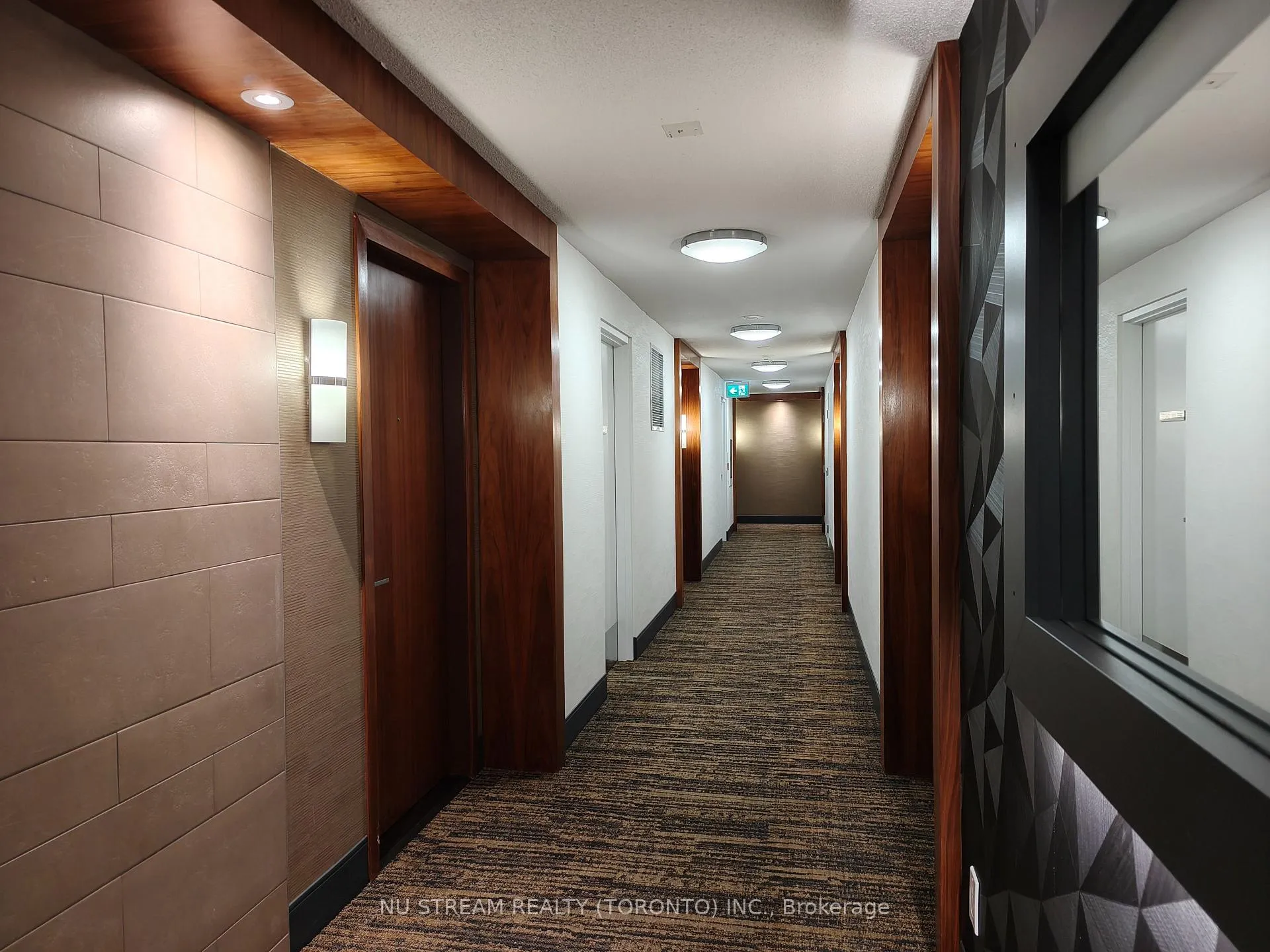 Photo 2 of Unit 801, 39 Galleria Parkway, Markham, Commerce Valley — HOMEH