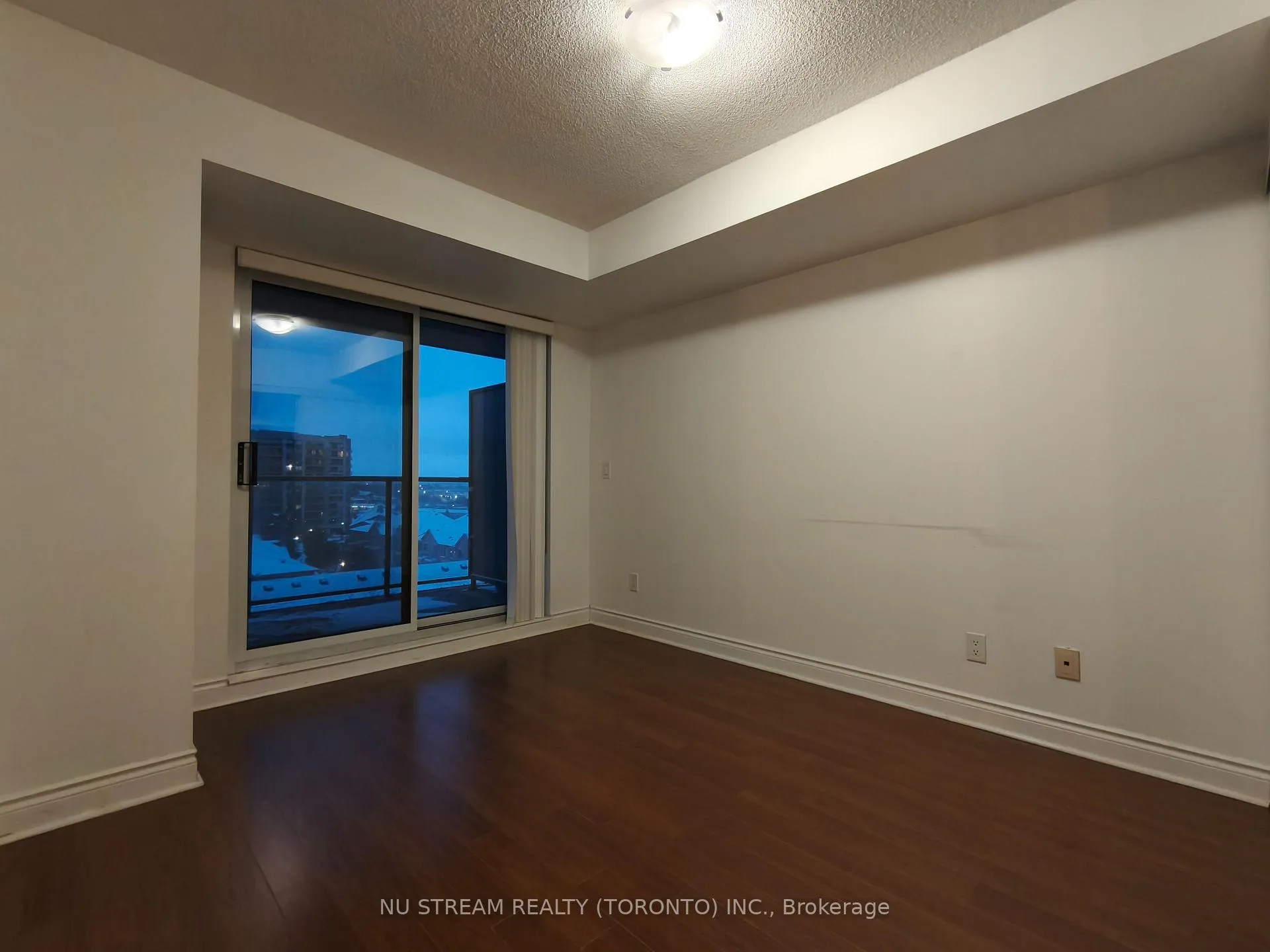 Photo 3 of Unit 801, 39 Galleria Parkway, Markham, Commerce Valley — HOMEH