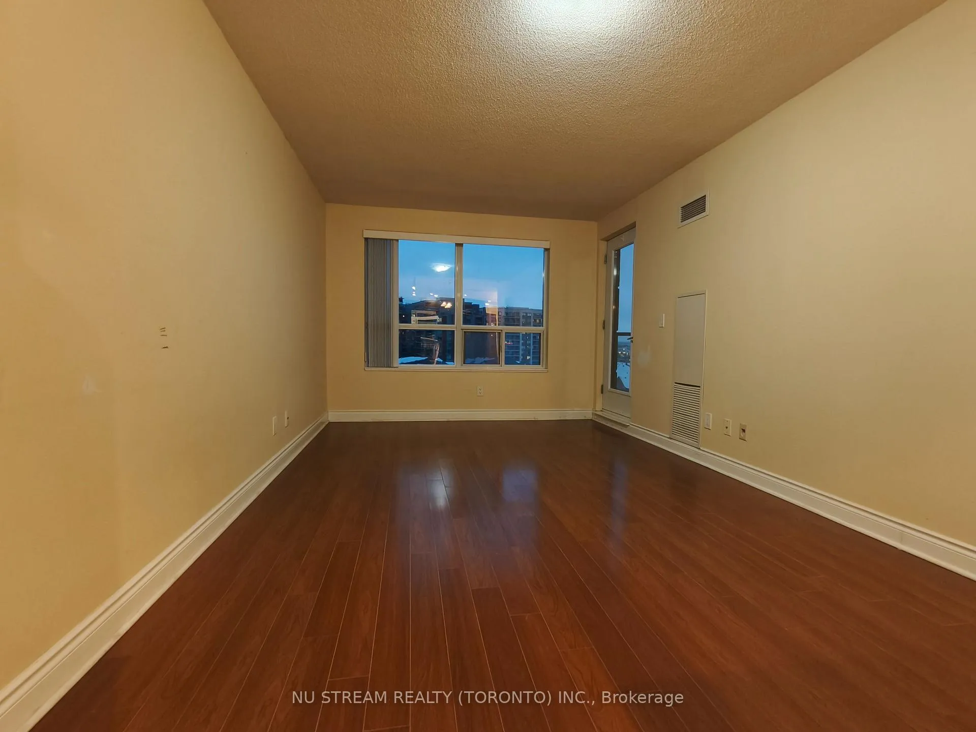 Photo 4 of Unit 801, 39 Galleria Parkway, Markham, Commerce Valley — HOMEH