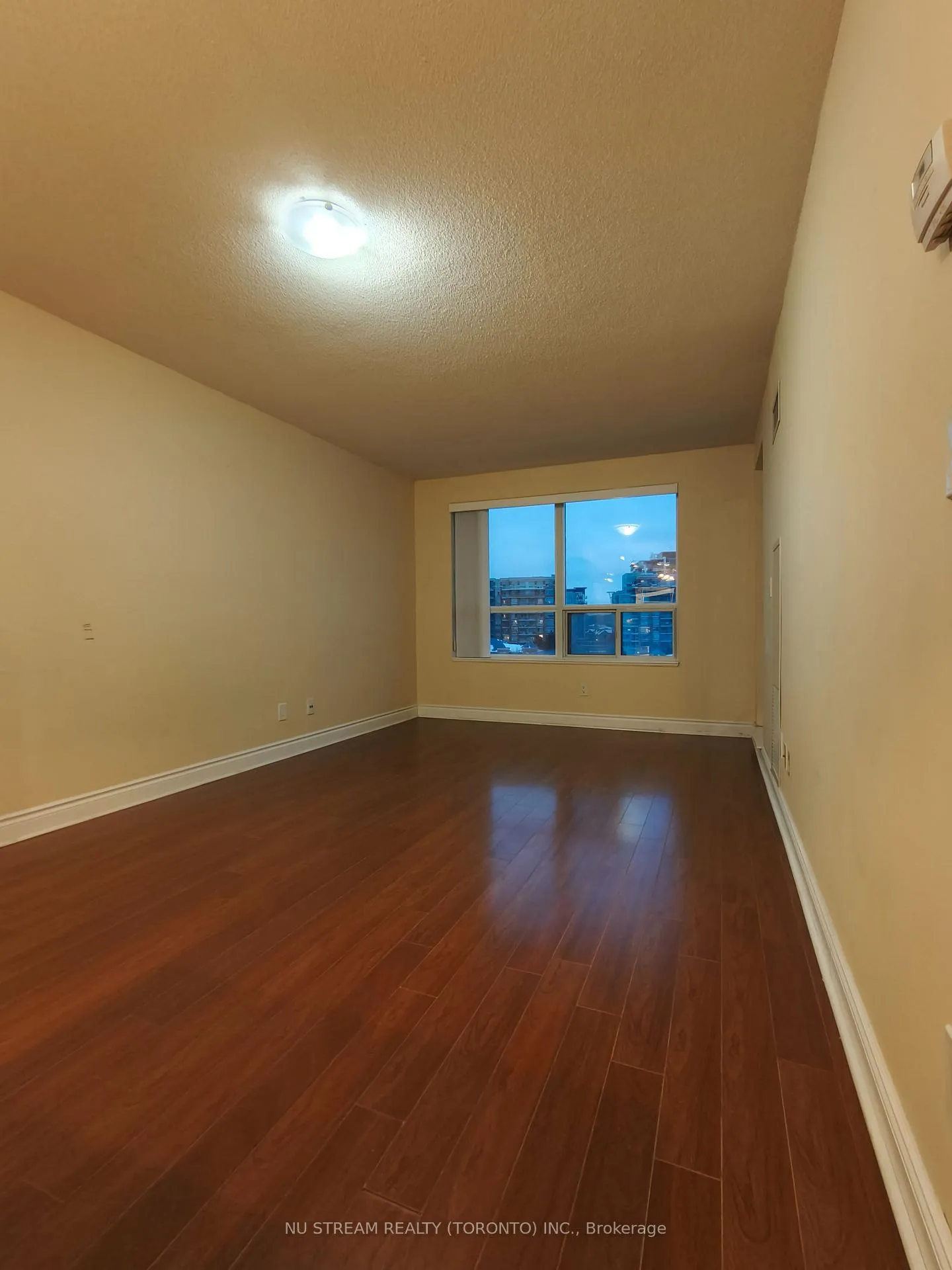 Photo 5 of Unit 801, 39 Galleria Parkway, Markham, Commerce Valley — HOMEH