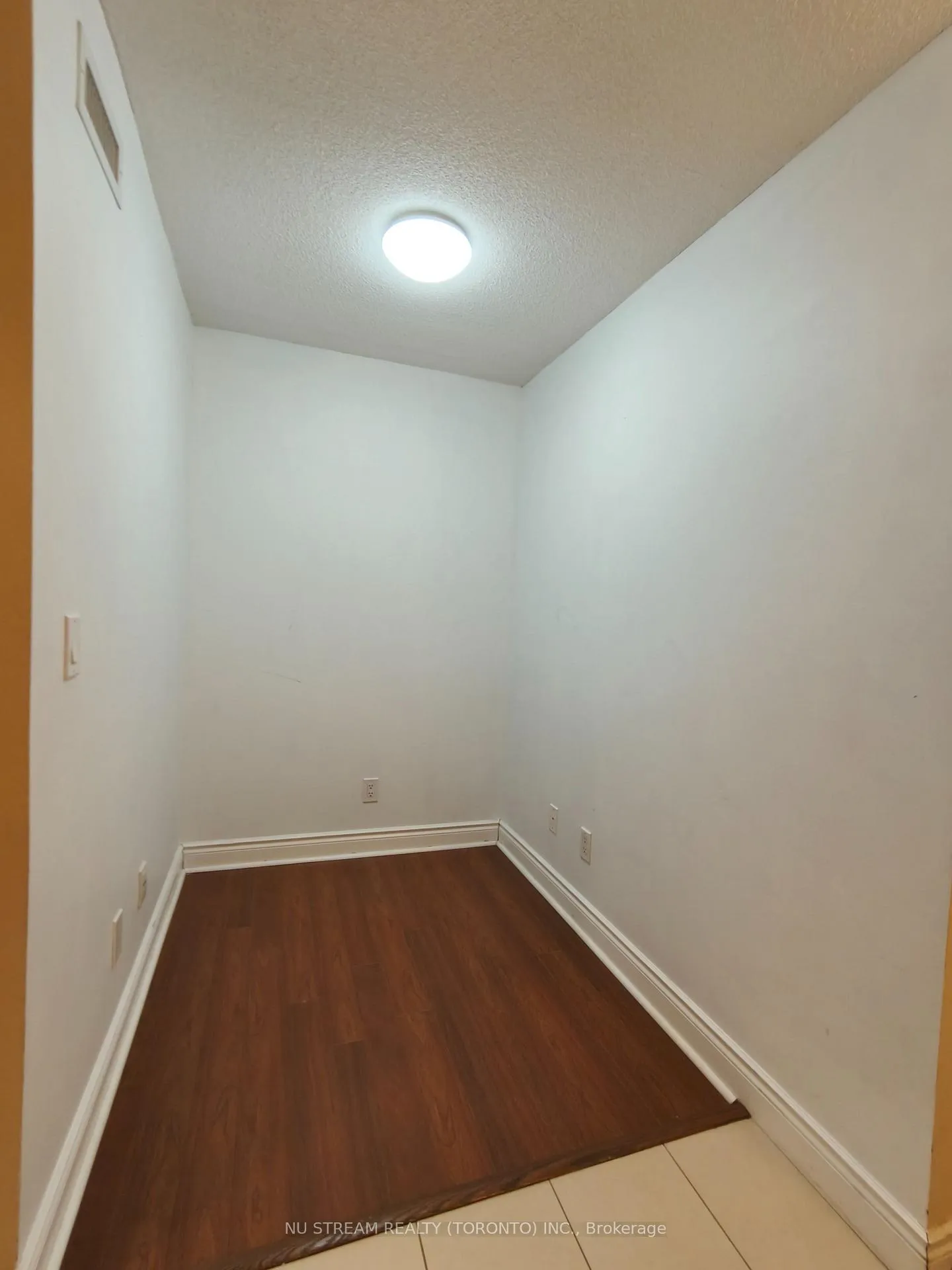 Photo 6 of Unit 801, 39 Galleria Parkway, Markham, Commerce Valley — HOMEH