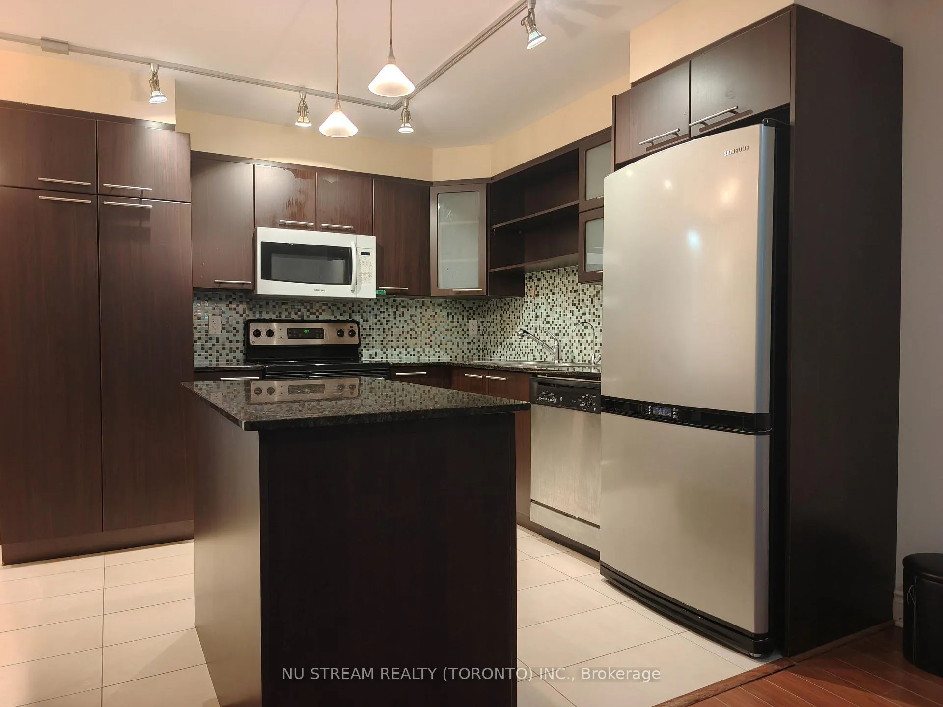 Photo 7 of Unit 801, 39 Galleria Parkway, Markham, Commerce Valley — HOMEH