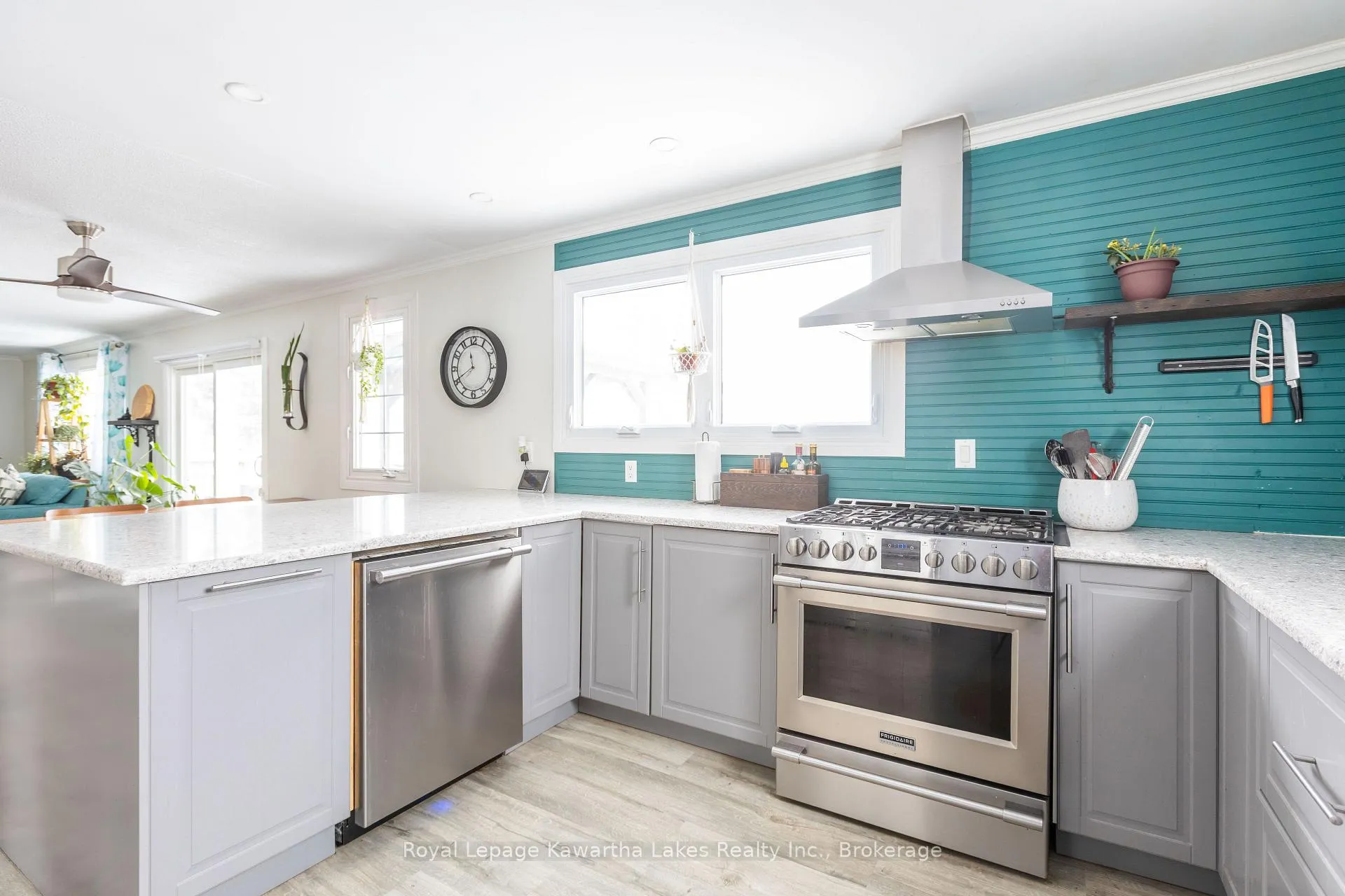 Photo 5 of 104 Cameron Drive, Kawartha Lakes, Fenelon — HOMEH