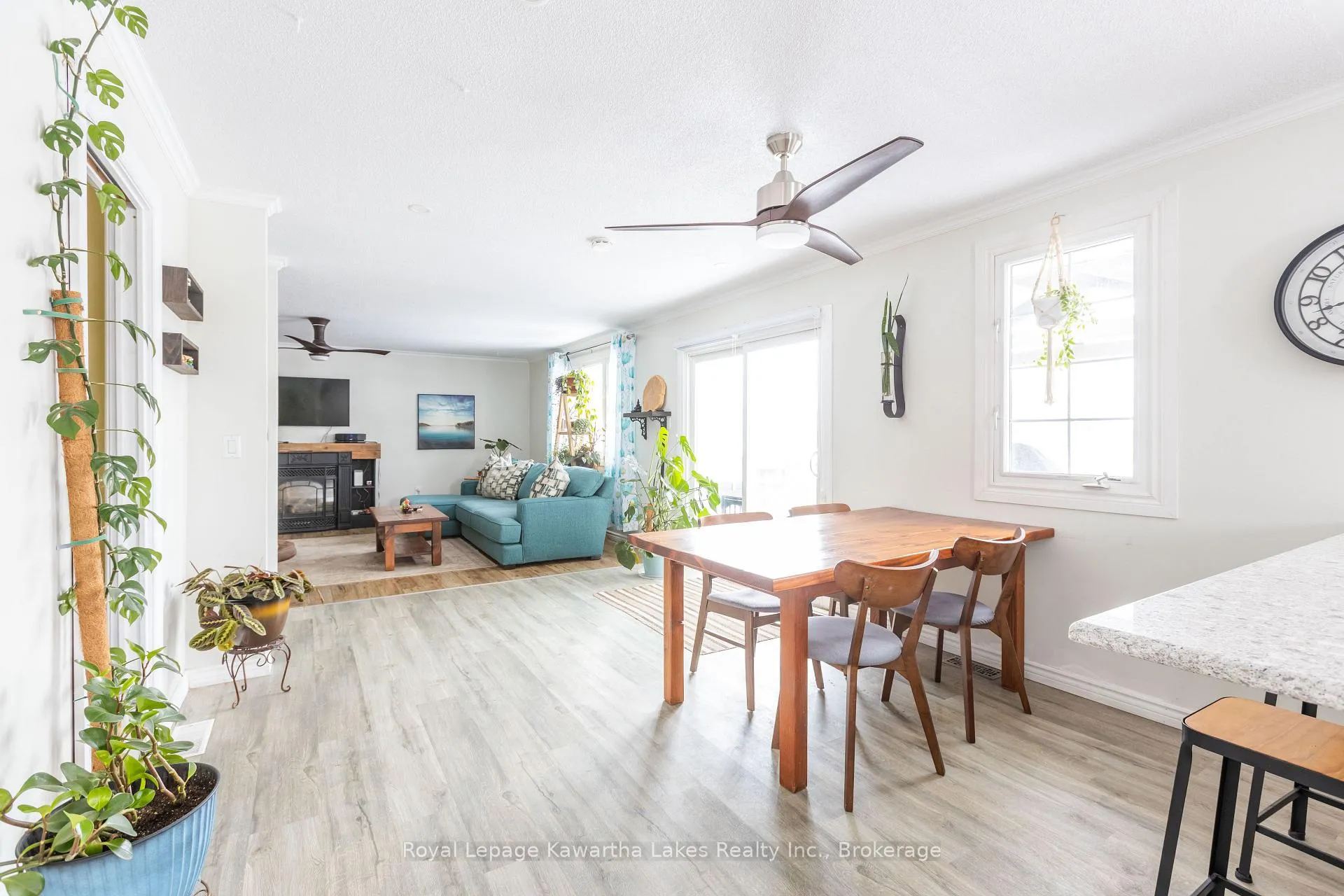 Photo 10 of 104 Cameron Drive, Kawartha Lakes, Fenelon — HOMEH