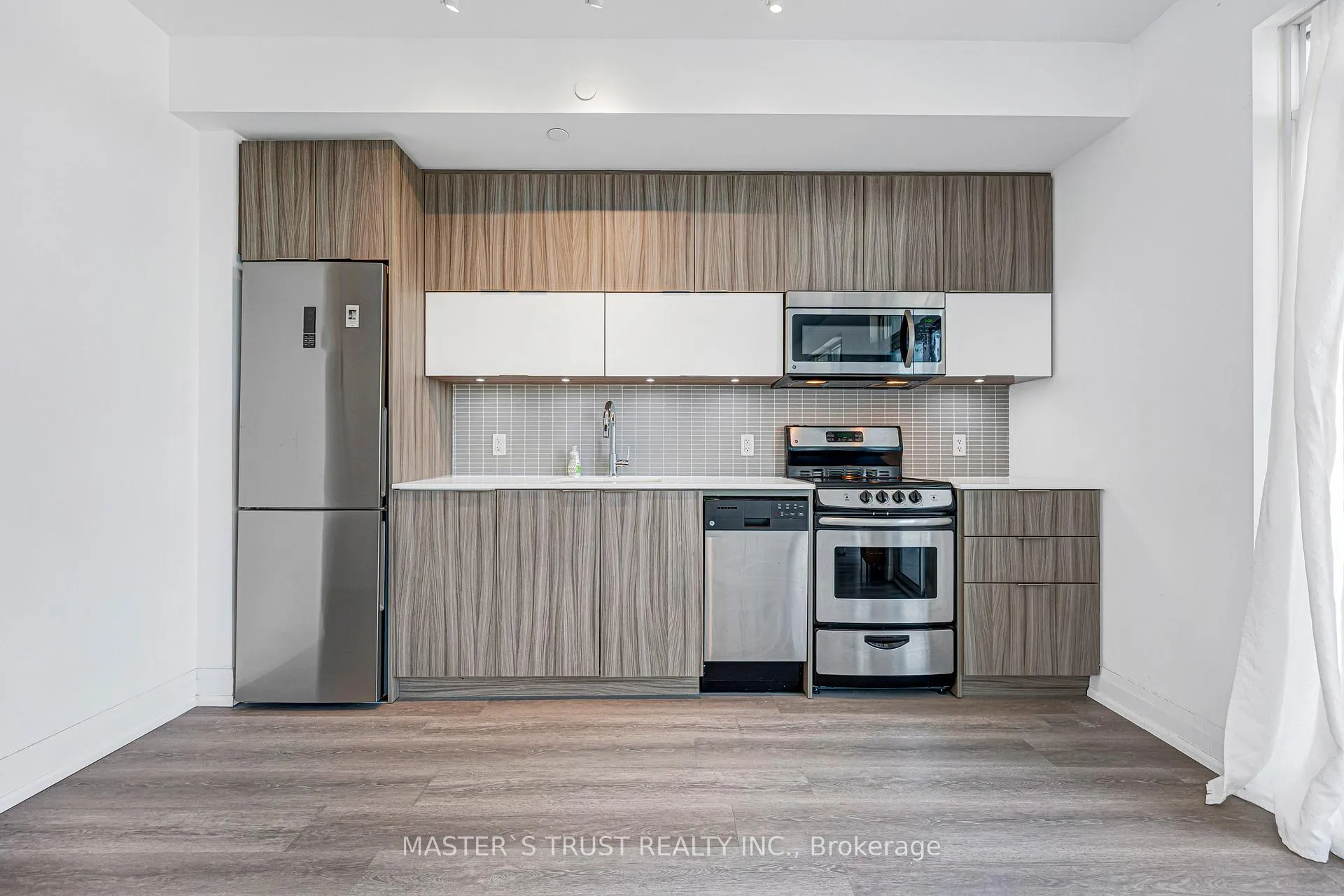 Photo 6 of Unit #1109, 56 Annie Craig Drive, Etobicoke, Mimico — HOMEH