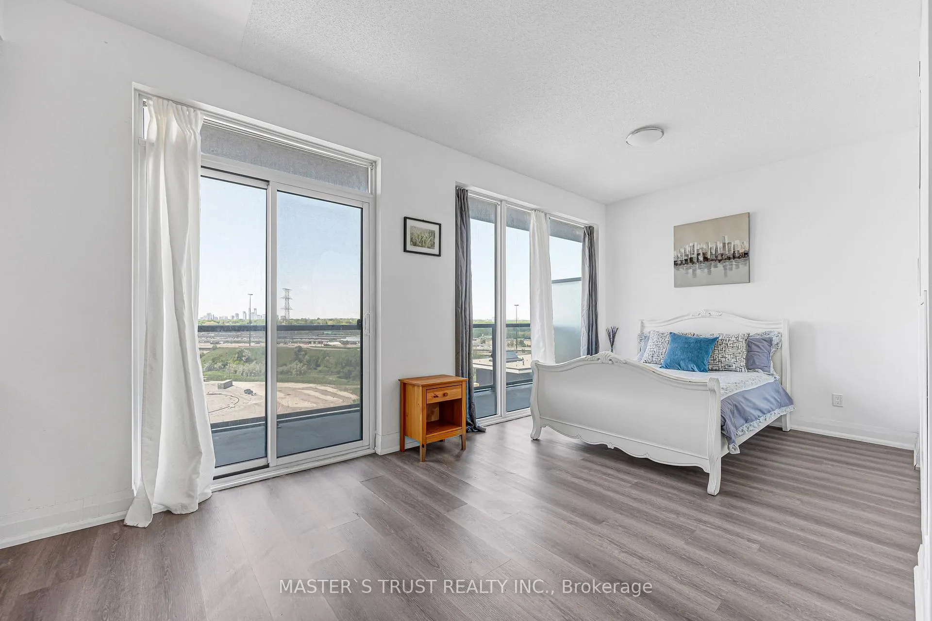 Photo 3 of Unit #1109, 56 Annie Craig Drive, Etobicoke, Mimico — HOMEH