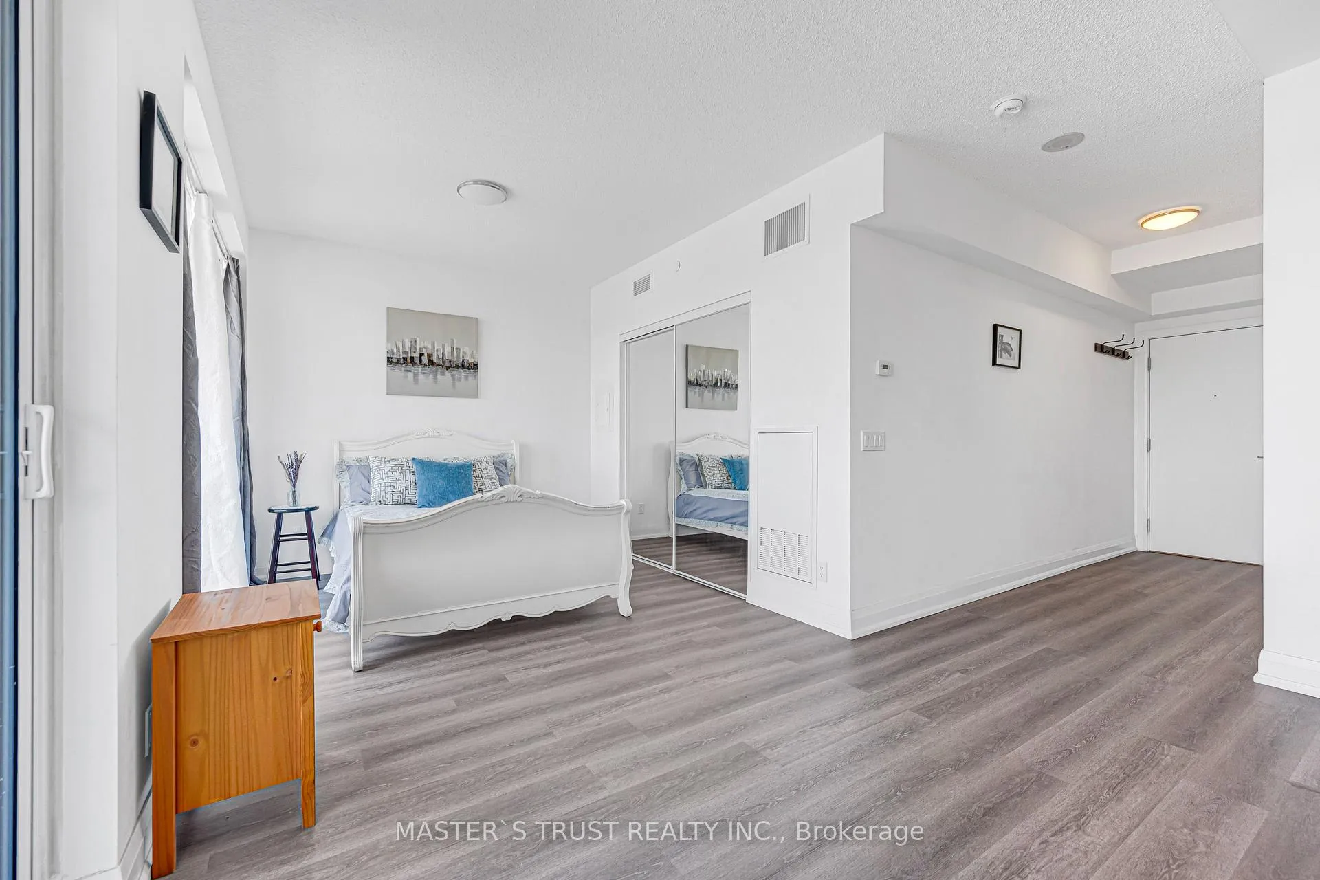 Photo 5 of Unit #1109, 56 Annie Craig Drive, Etobicoke, Mimico — HOMEH
