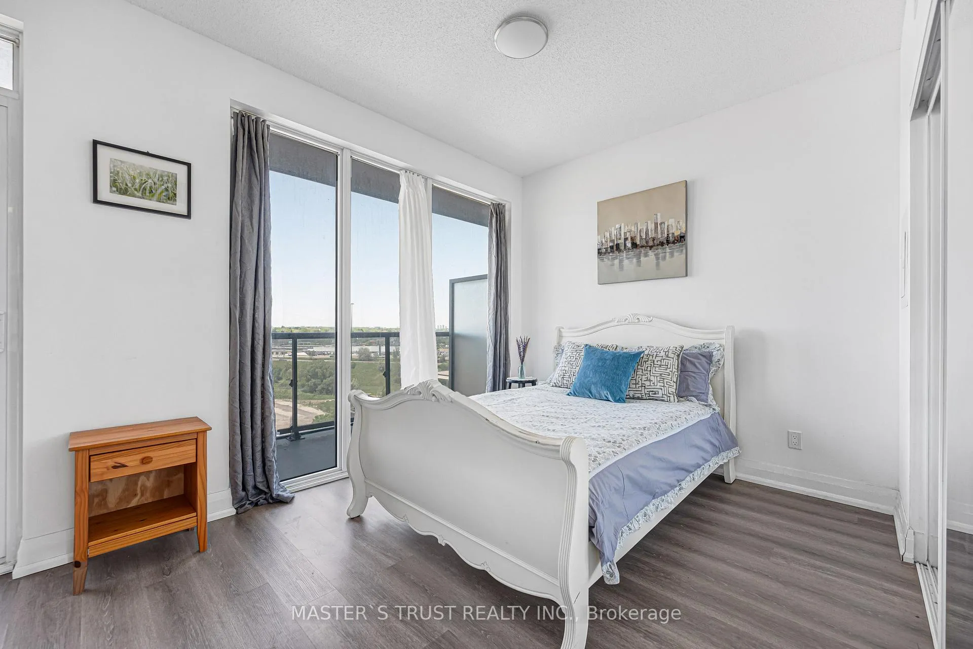 Photo 10 of Unit #1109, 56 Annie Craig Drive, Etobicoke, Mimico — HOMEH