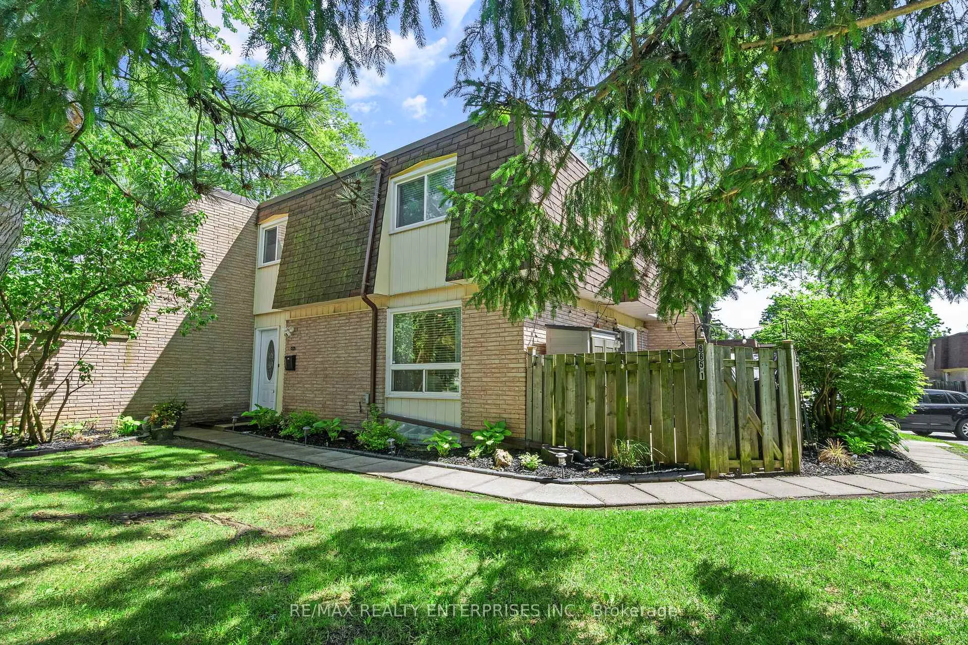 Front of Unit 1, 685 Francis Road