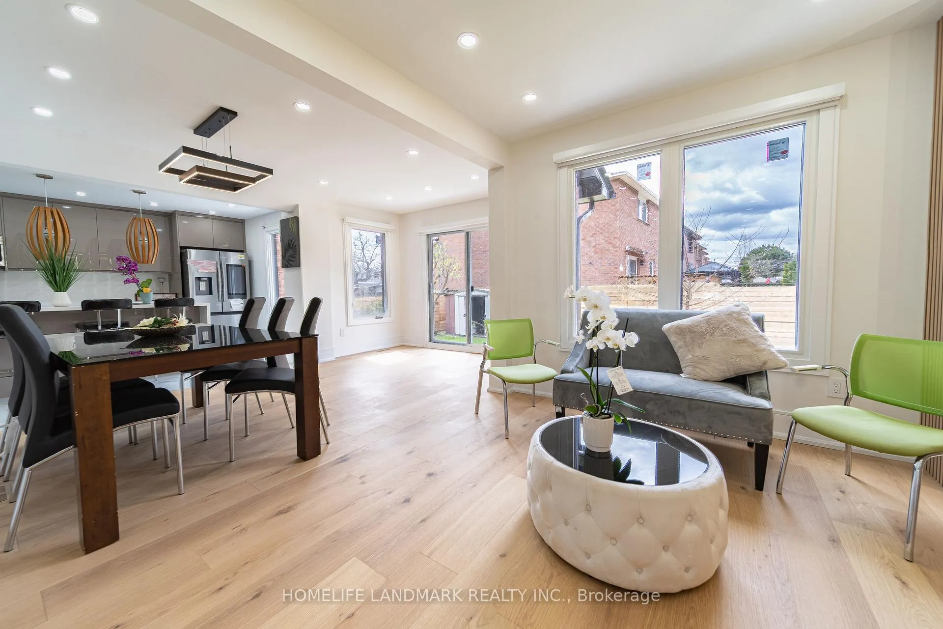 Photo 3 of 224 Macedonia Crescent, Mississauga, Fairview — HOMEH