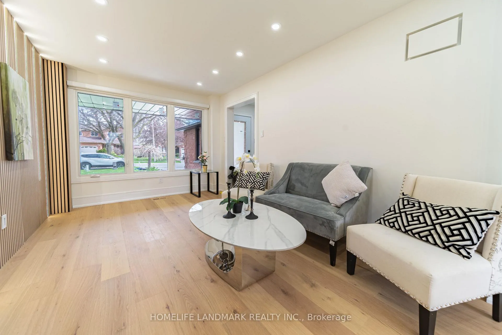 Photo 4 of 224 Macedonia Crescent, Mississauga, Fairview — HOMEH