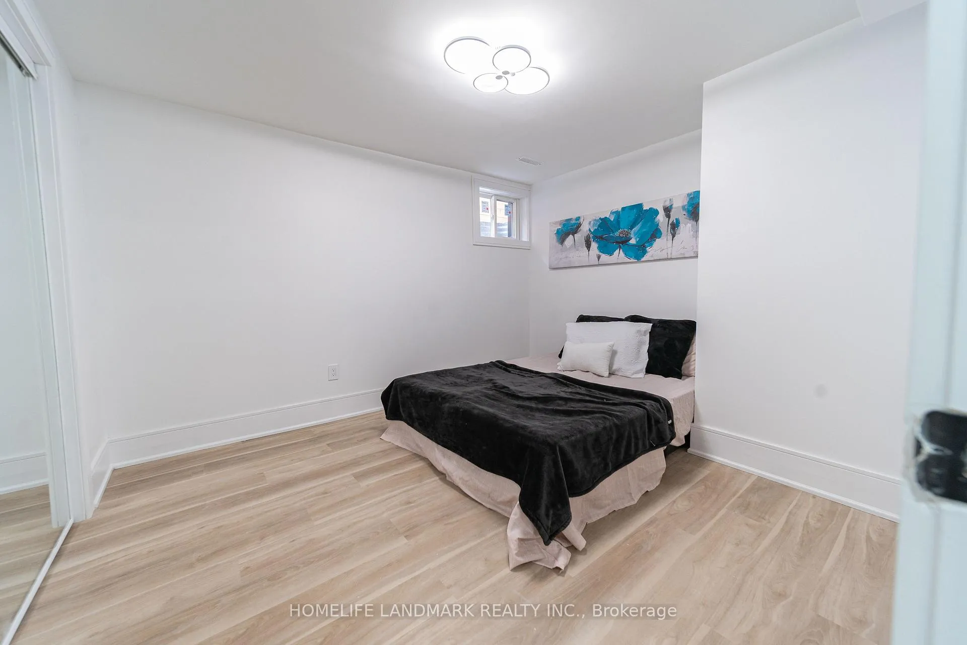Photo 5 of 224 Macedonia Crescent, Mississauga, Fairview — HOMEH