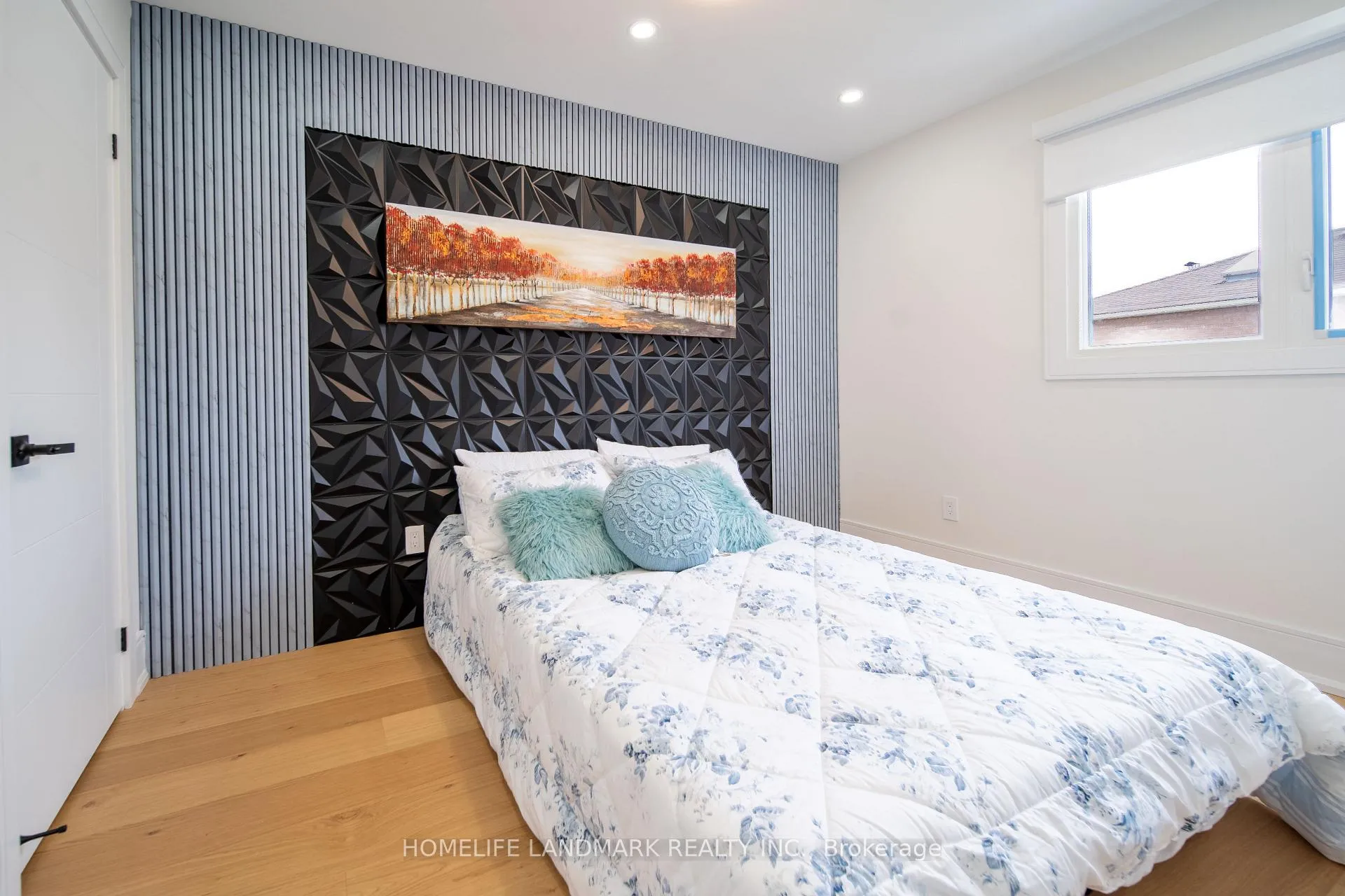 Photo 6 of 224 Macedonia Crescent, Mississauga, Fairview — HOMEH