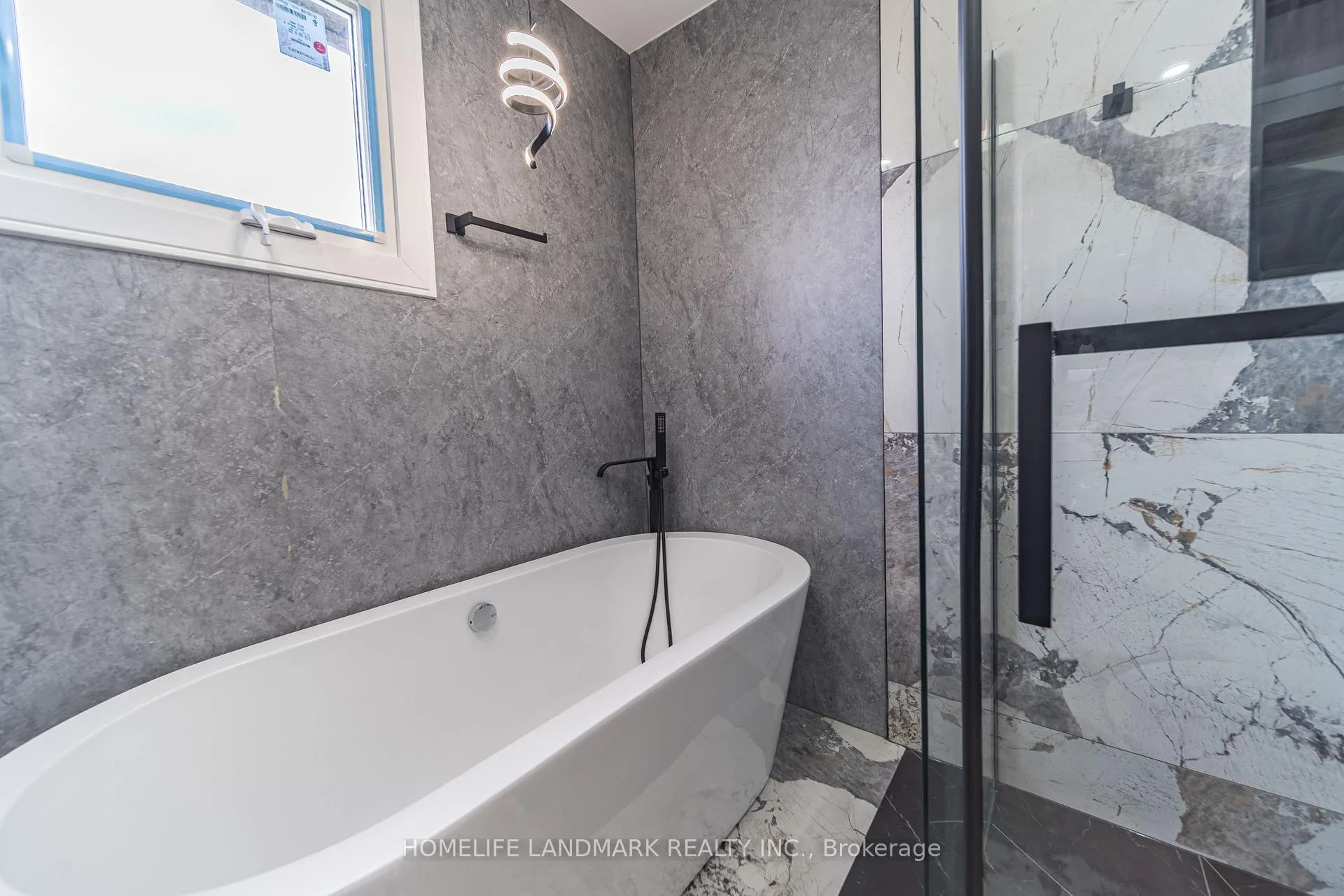 Photo 9 of 224 Macedonia Crescent, Mississauga, Fairview — HOMEH
