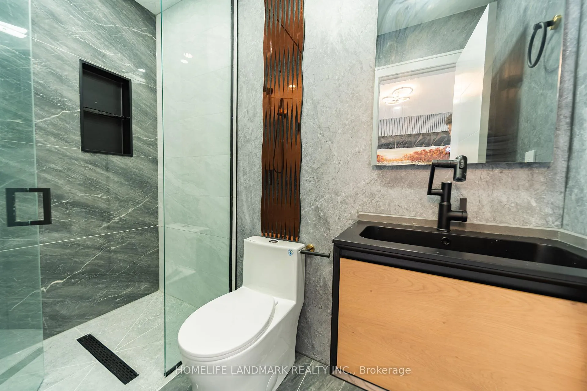 Photo 20 of 224 Macedonia Crescent, Mississauga, Fairview — HOMEH