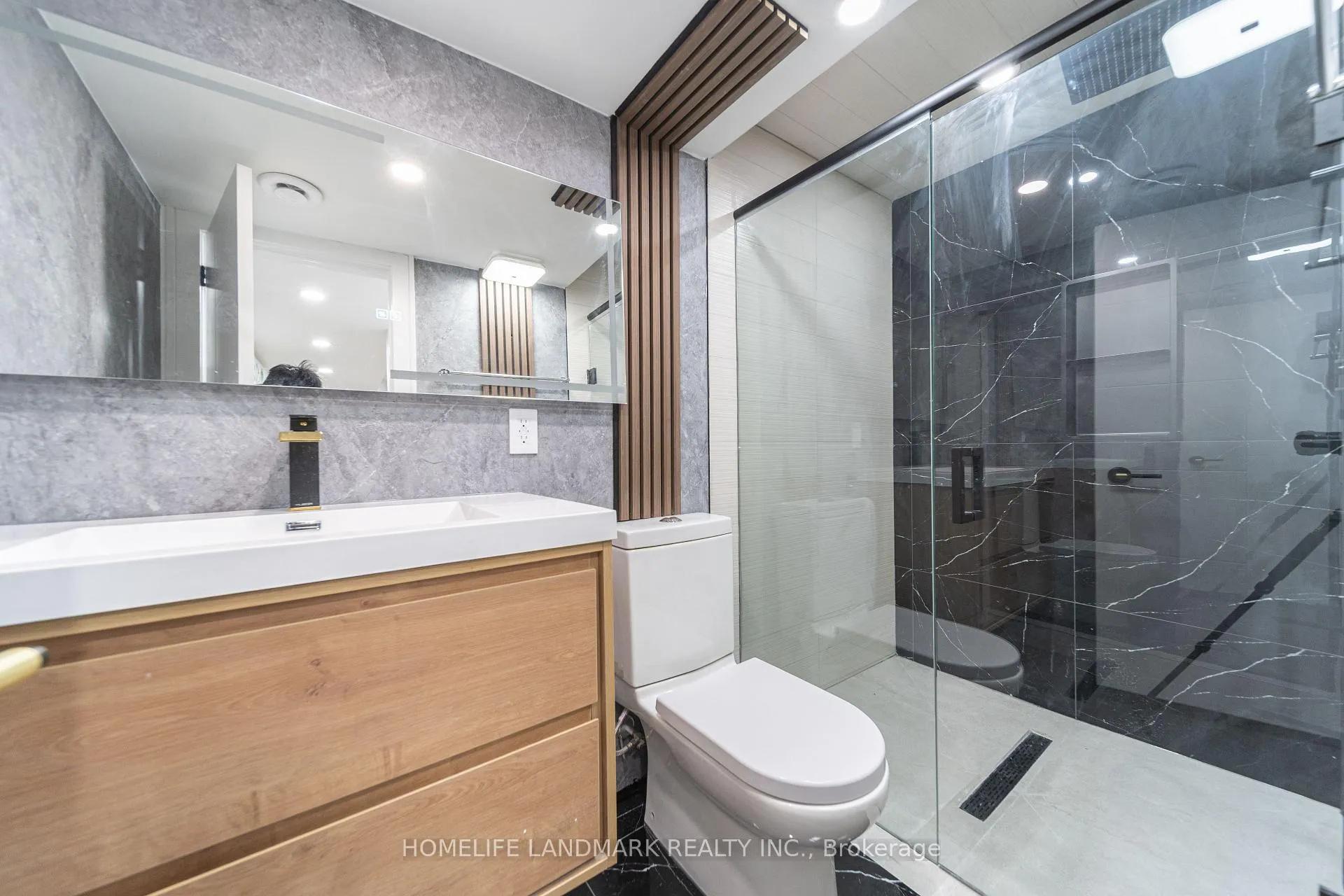 Photo 21 of 224 Macedonia Crescent, Mississauga, Fairview — HOMEH