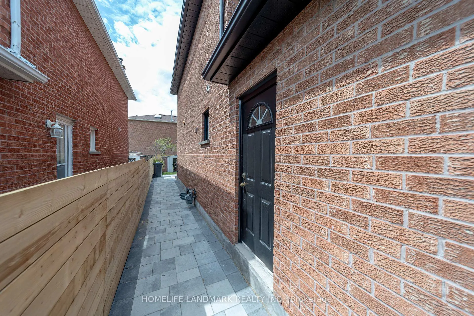 Photo 23 of 224 Macedonia Crescent, Mississauga, Fairview — HOMEH