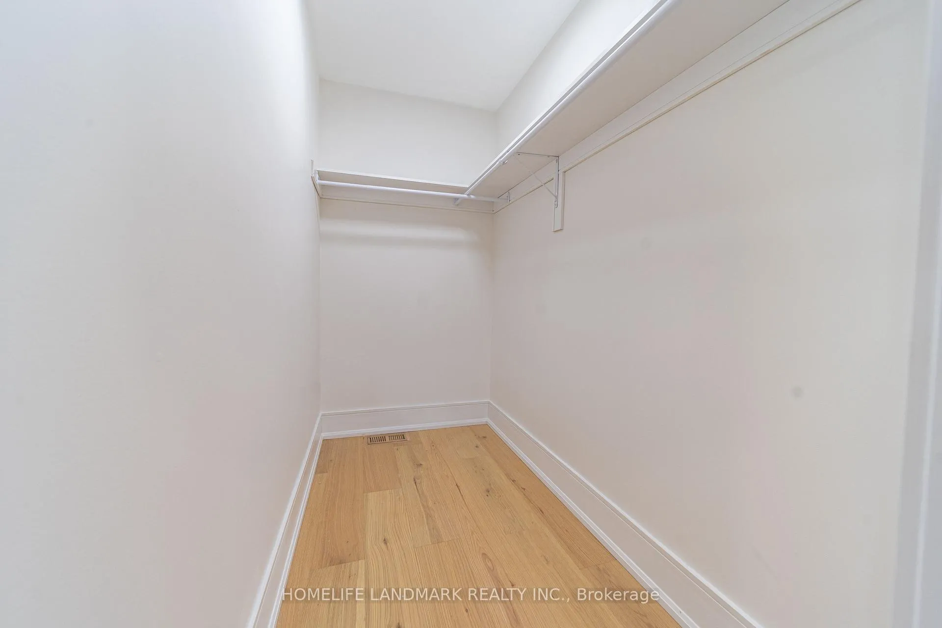 Photo 26 of 224 Macedonia Crescent, Mississauga, Fairview — HOMEH