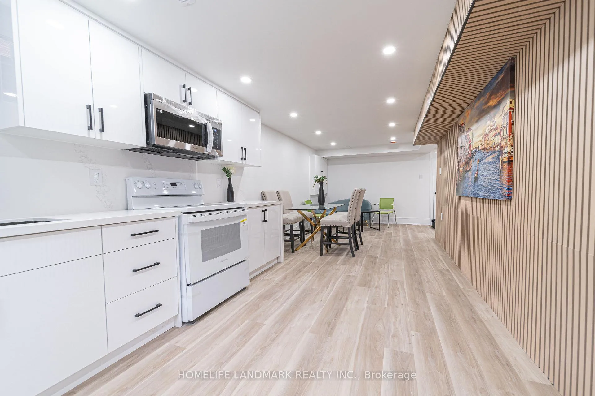 Photo 32 of 224 Macedonia Crescent, Mississauga, Fairview — HOMEH