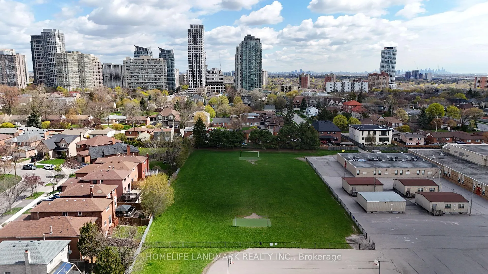 Photo 35 of 224 Macedonia Crescent, Mississauga, Fairview — HOMEH