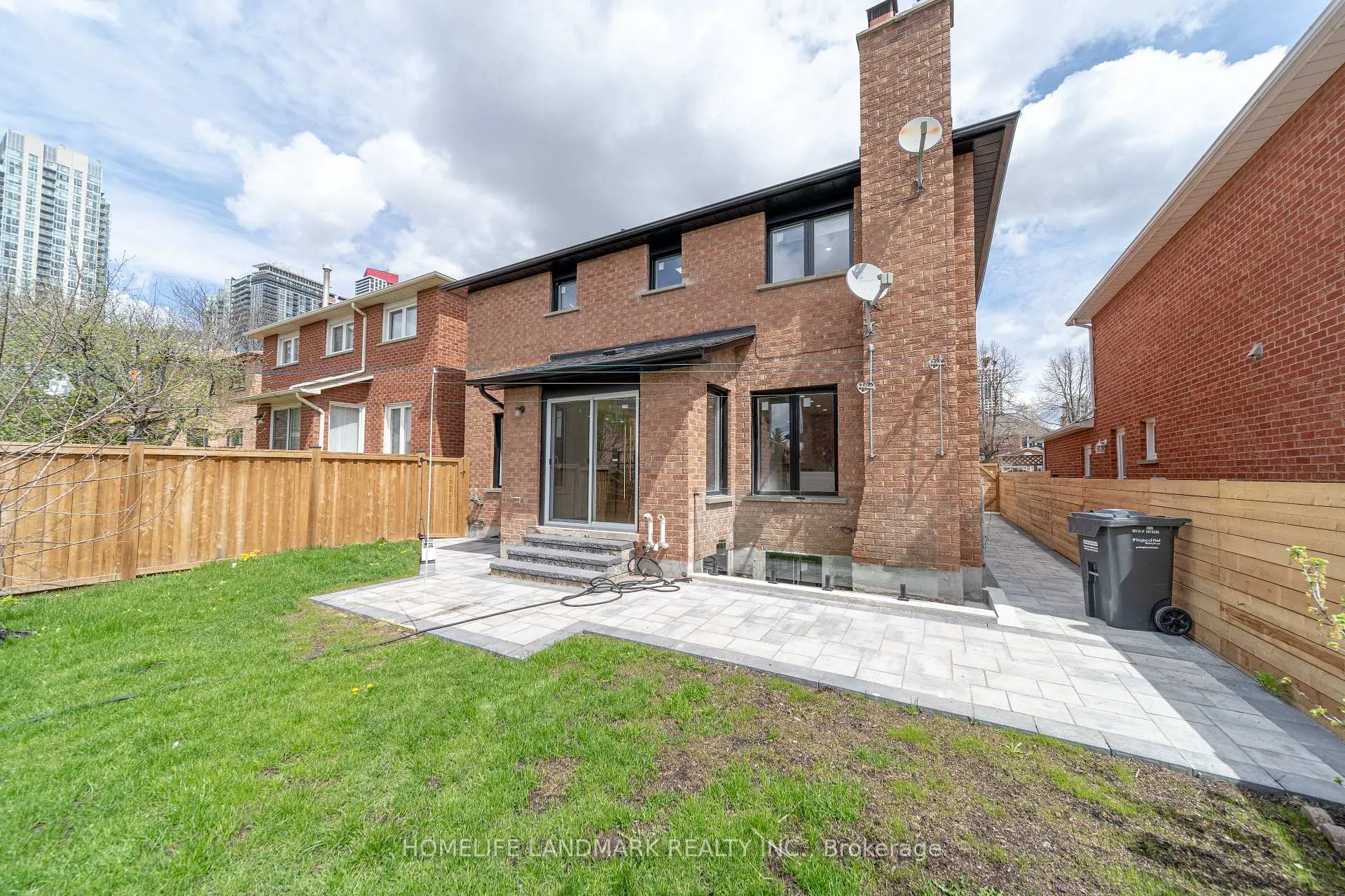 Photo 38 of 224 Macedonia Crescent, Mississauga, Fairview — HOMEH