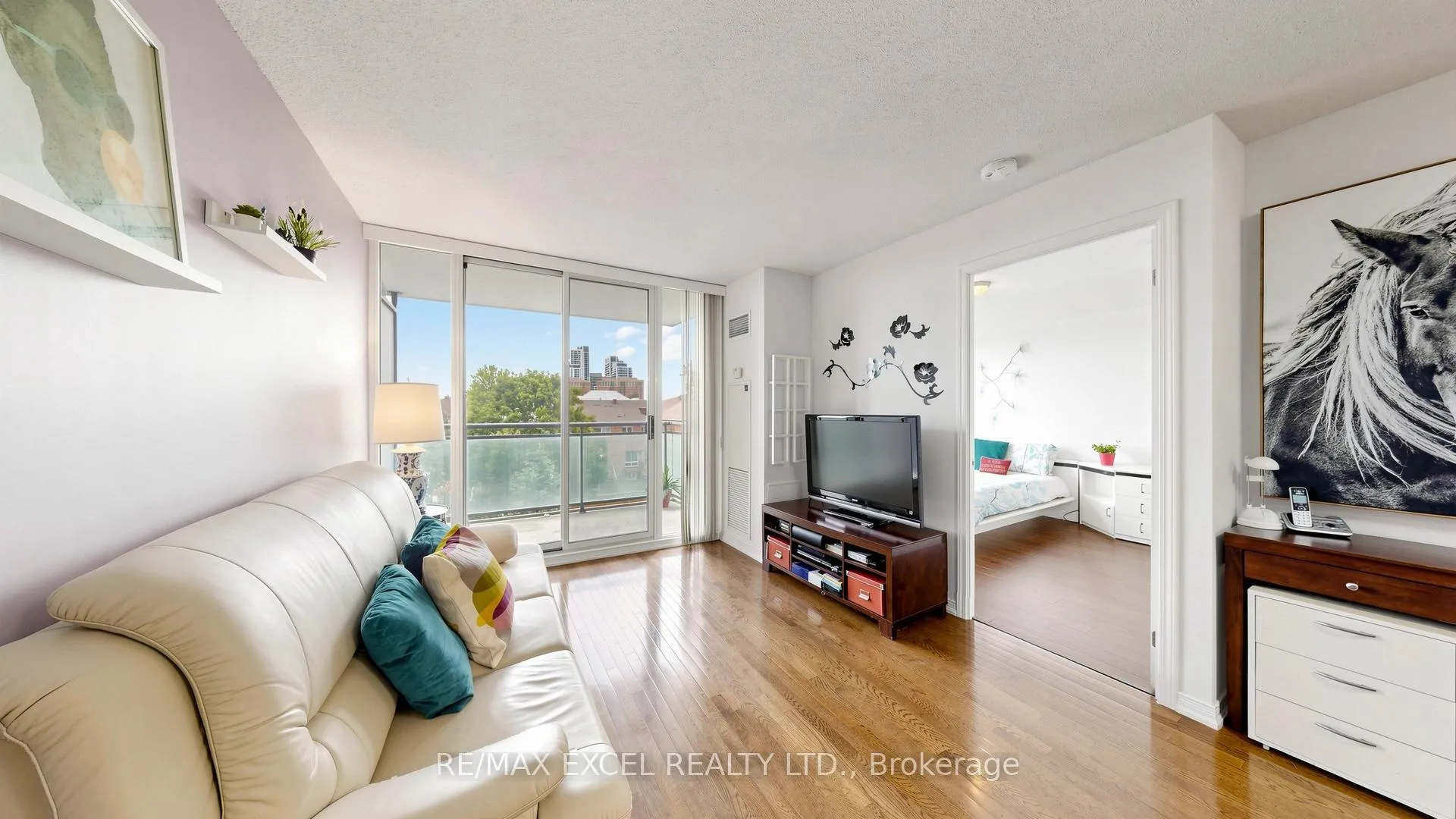 Photo 3 of Unit 318, 310 Red Maple Road, Richmond Hill, Langstaff — HOMEH