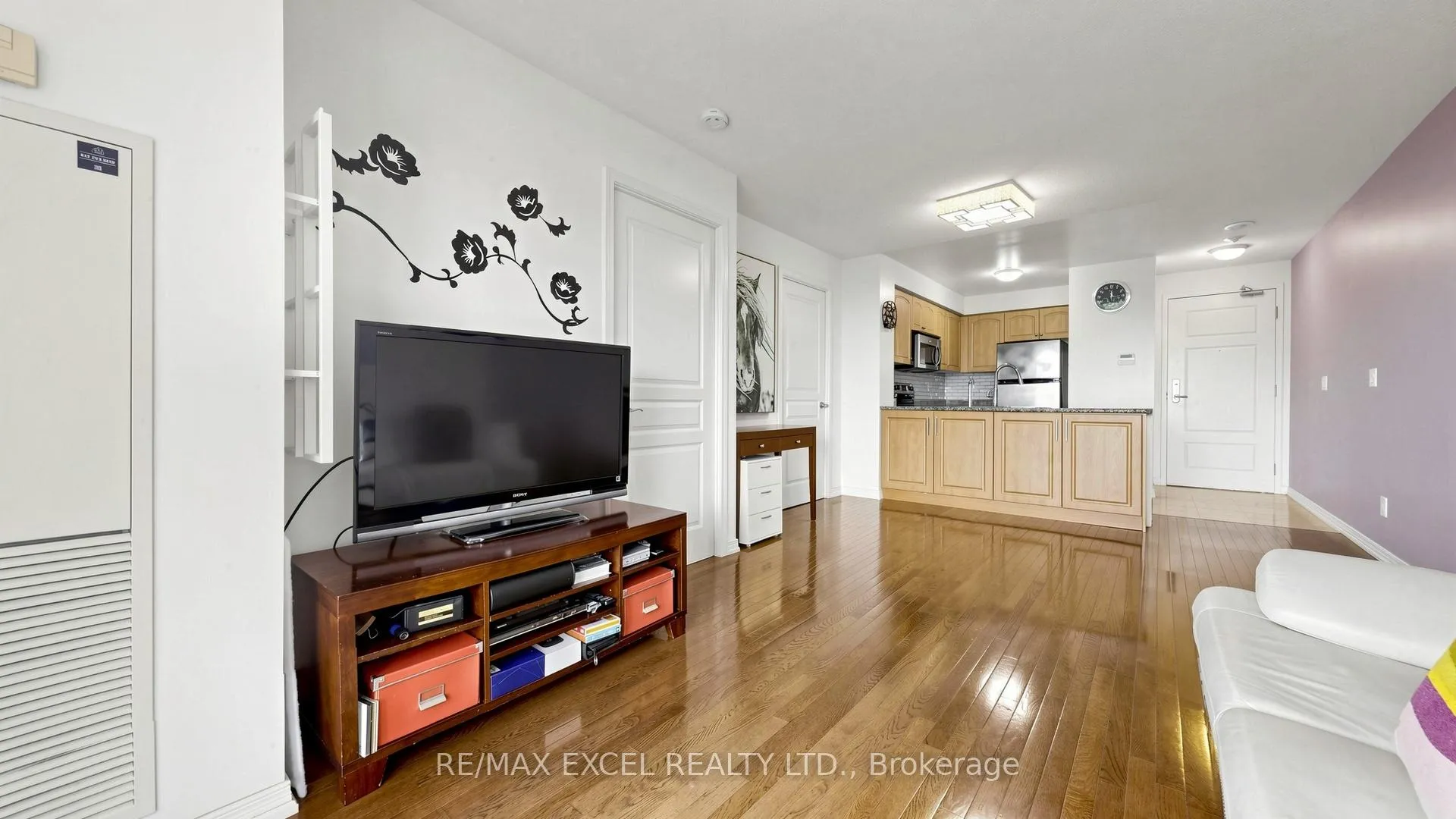 Photo 6 of Unit 318, 310 Red Maple Road, Richmond Hill, Langstaff — HOMEH