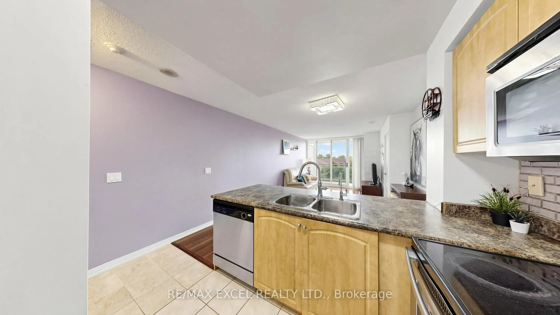 Photo 8 of Unit 318, 310 Red Maple Road, Richmond Hill, Langstaff — HOMEH