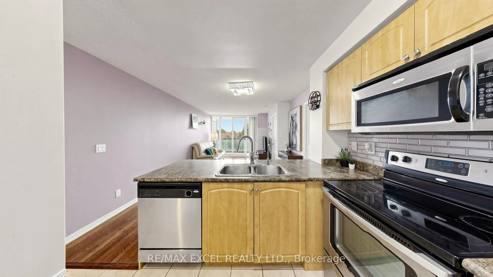 Photo 9 of Unit 318, 310 Red Maple Road, Richmond Hill, Langstaff — HOMEH