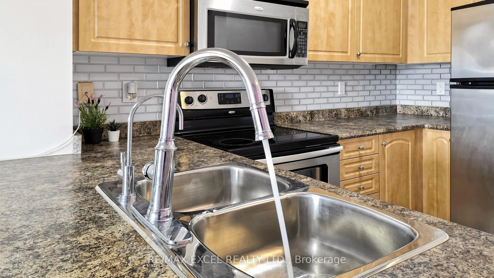 Photo 10 of Unit 318, 310 Red Maple Road, Richmond Hill, Langstaff — HOMEH