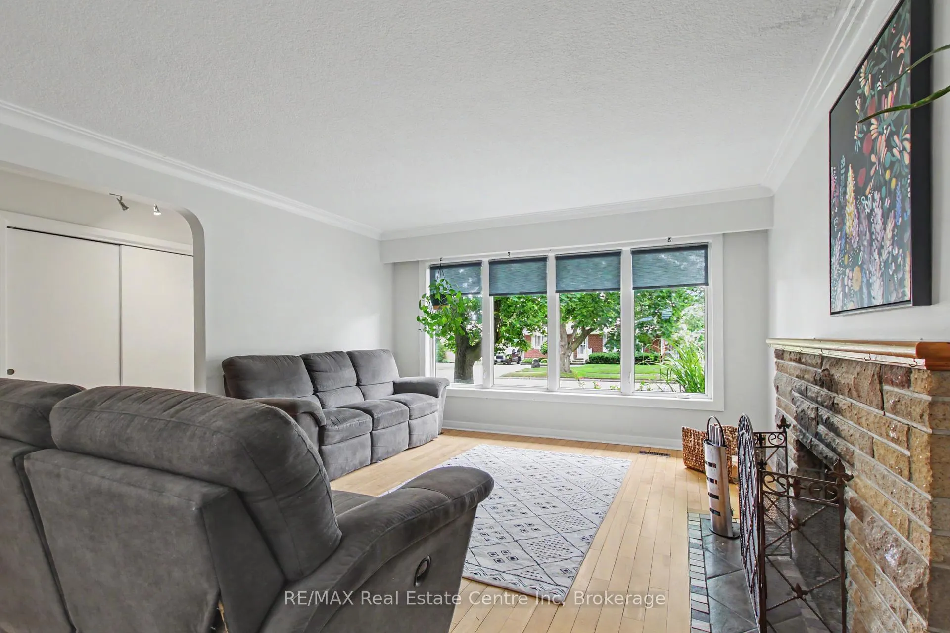 Photo 4 of 23 Glenburnie Drive, Guelph, Grange Road — HOMEH