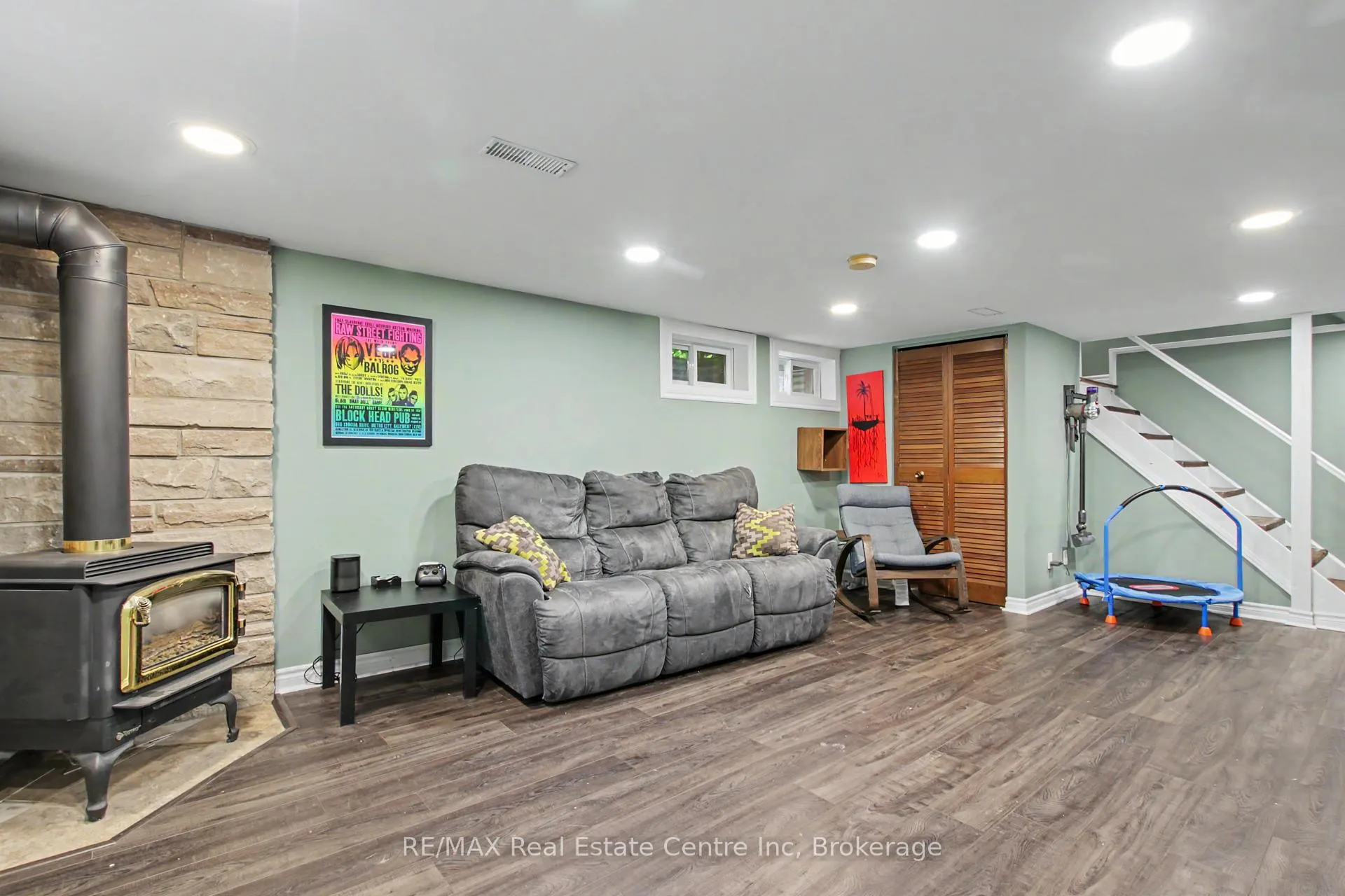 Photo 14 of 23 Glenburnie Drive, Guelph, Grange Road — HOMEH